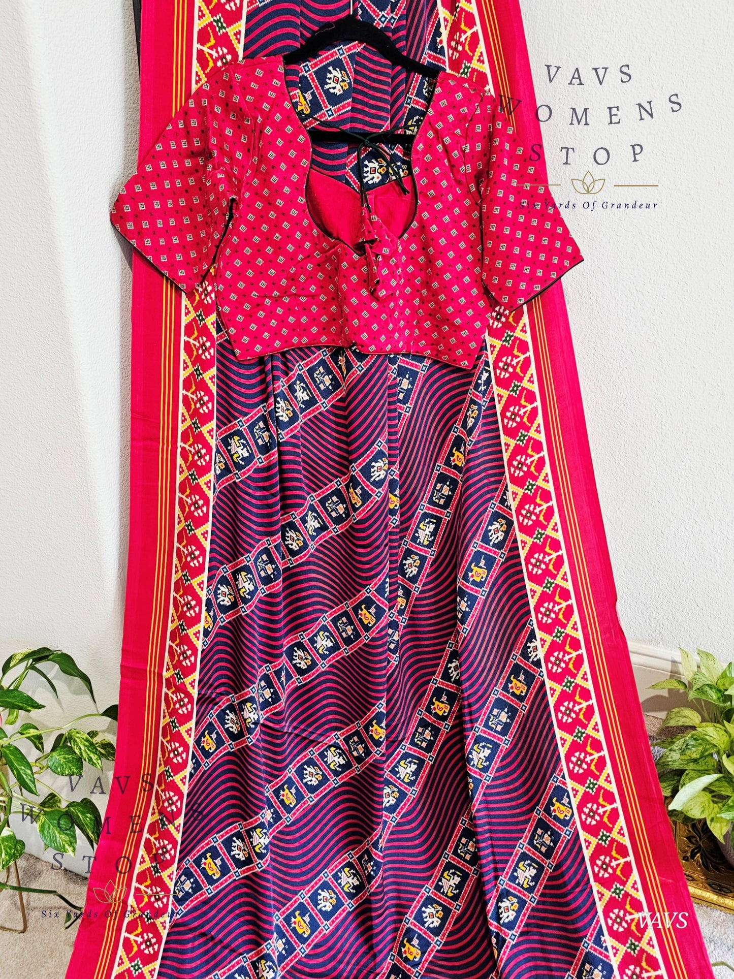 Pure Gaji Silk Patola Prints Saree - Blouse