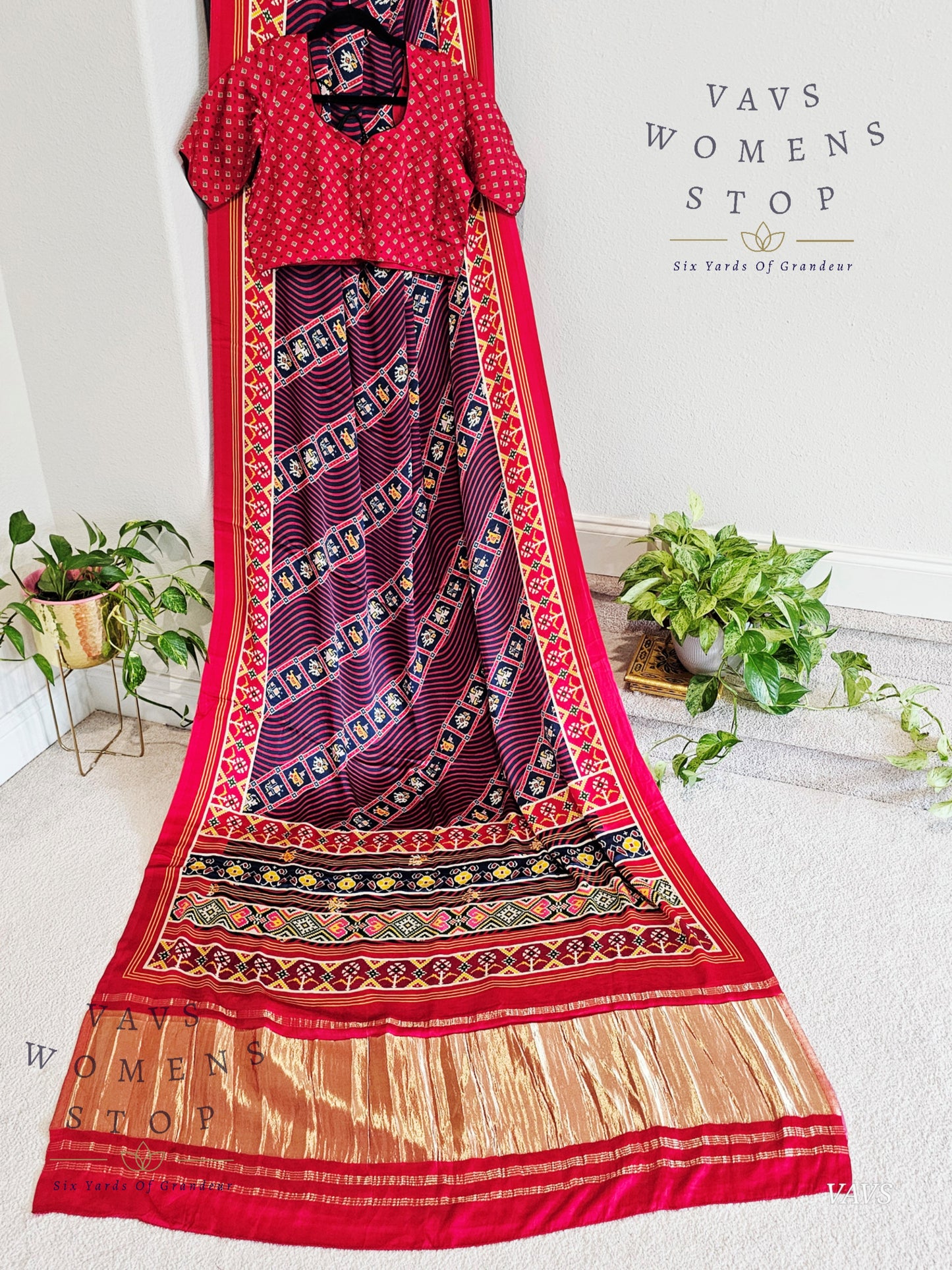 Pure Gaji Silk Patola Prints Saree - Blouse