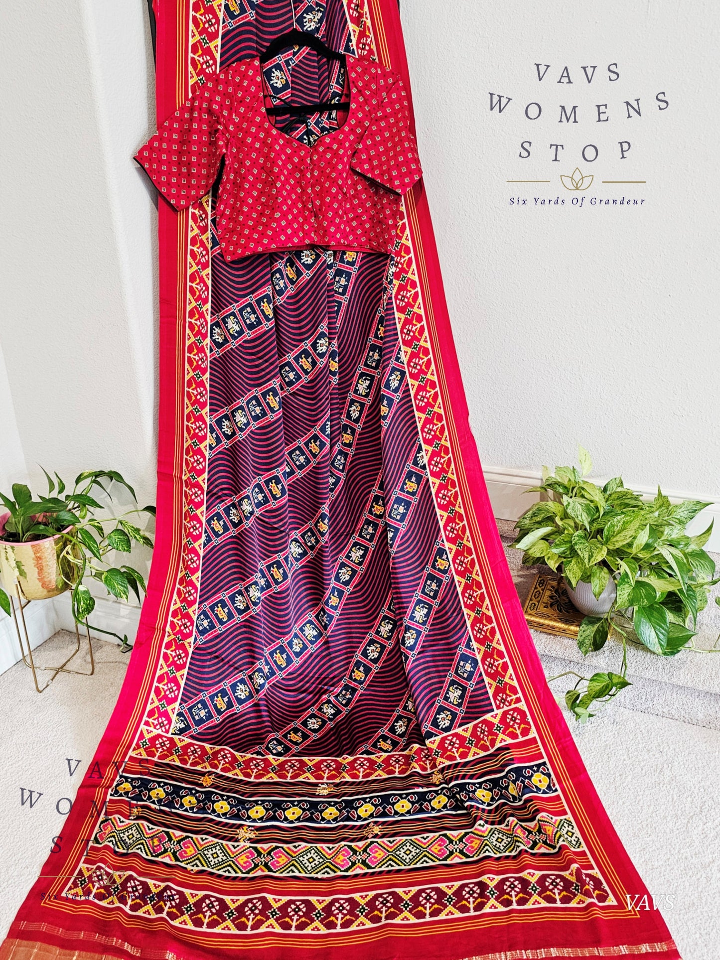 Pure Gaji Silk Patola Prints Saree - Blouse