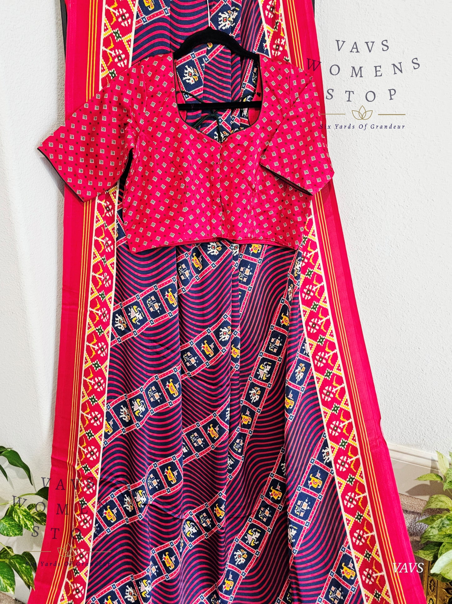 Pure Gaji Silk Patola Prints Saree - Blouse