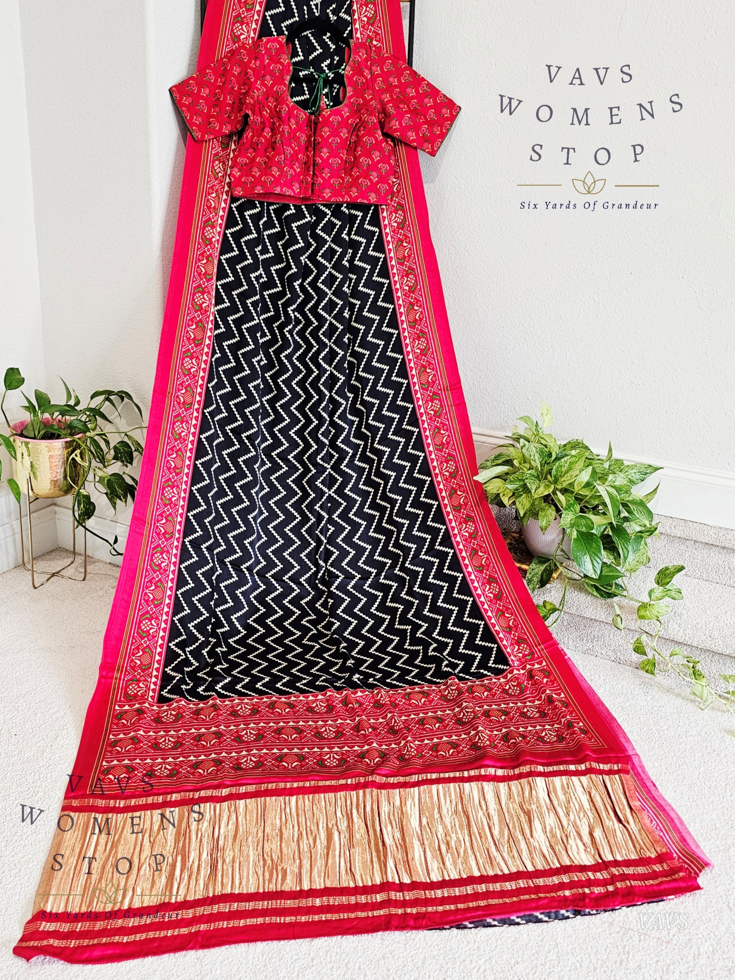 Pure Gaji Silk Patola Prints Saree - Blouse