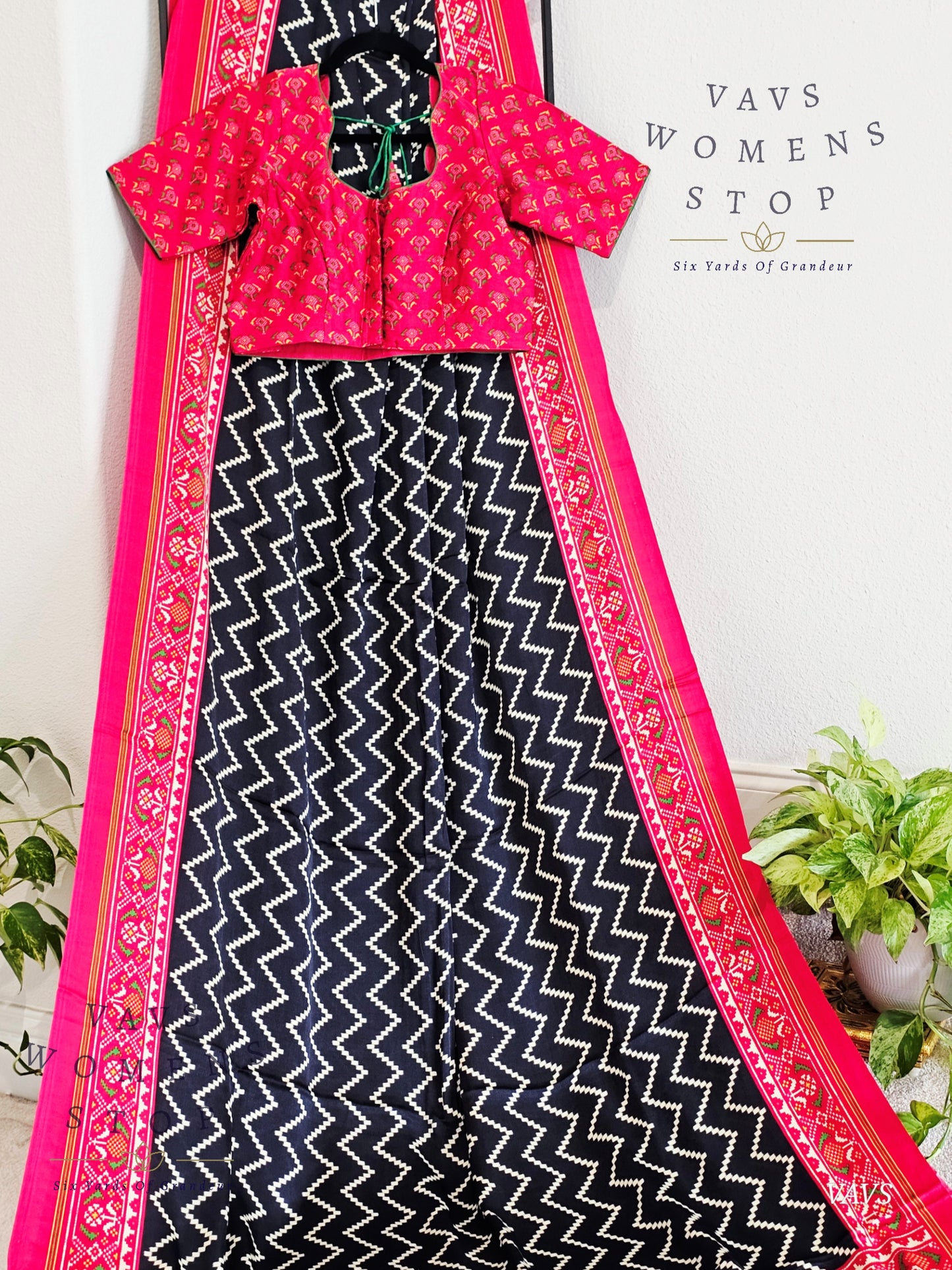 Pure Gaji Silk Patola Prints Saree - Blouse