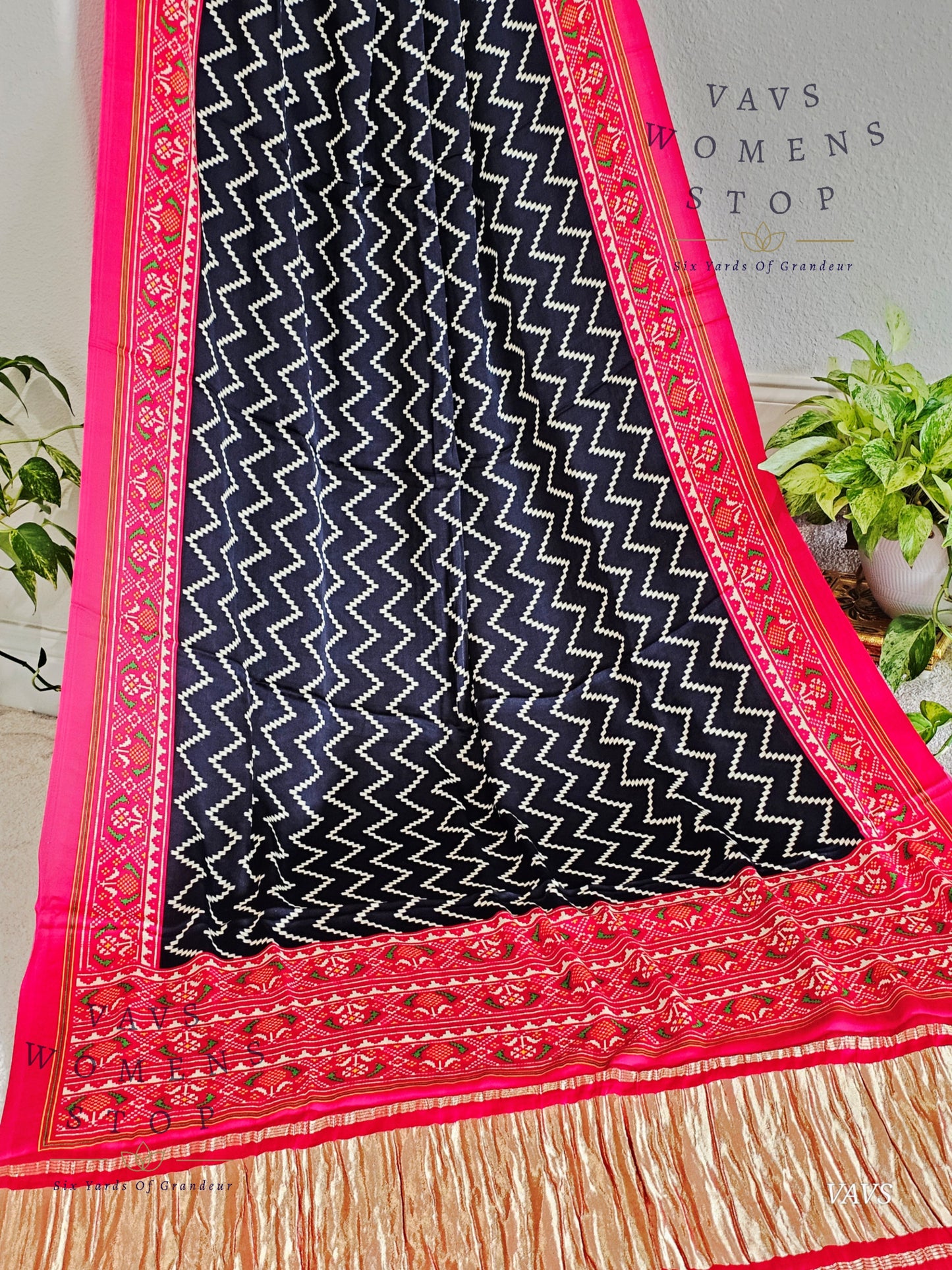 Pure Gaji Silk Patola Prints Saree - Blouse