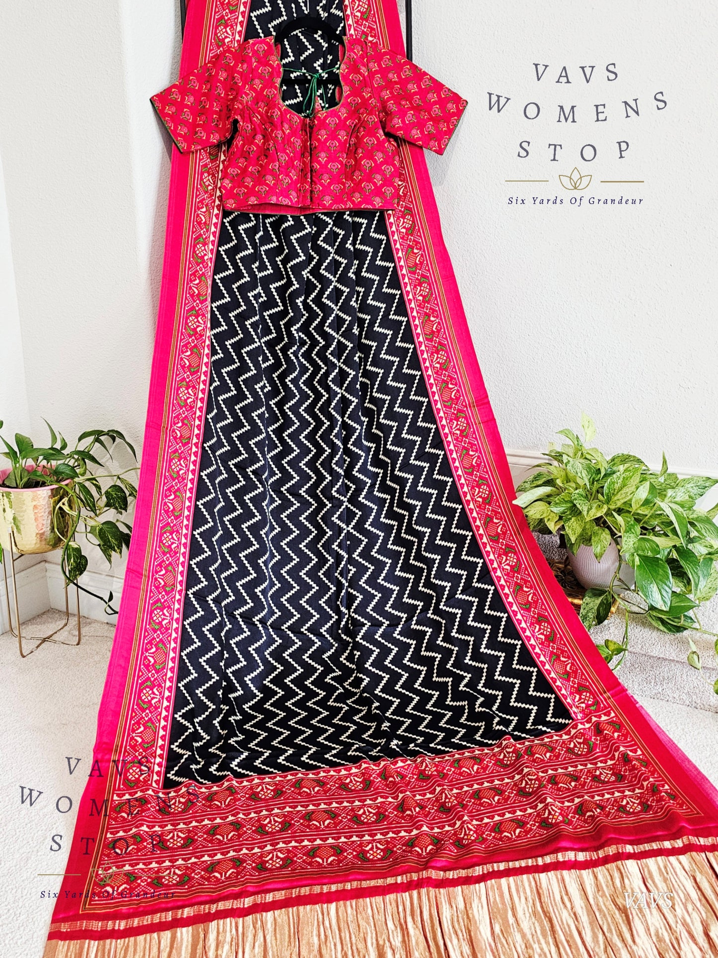 Pure Gaji Silk Patola Prints Saree - Blouse