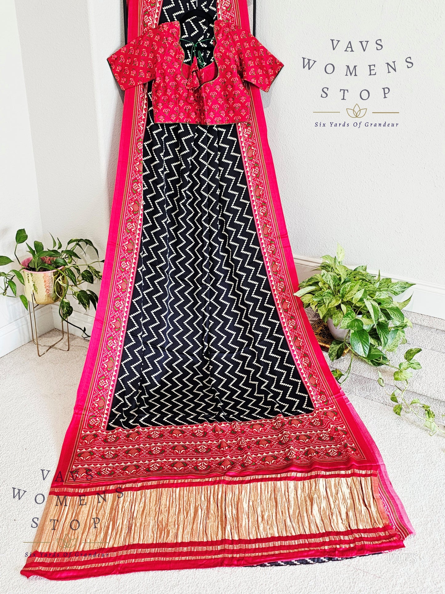 Pure Gaji Silk Patola Prints Saree - Blouse