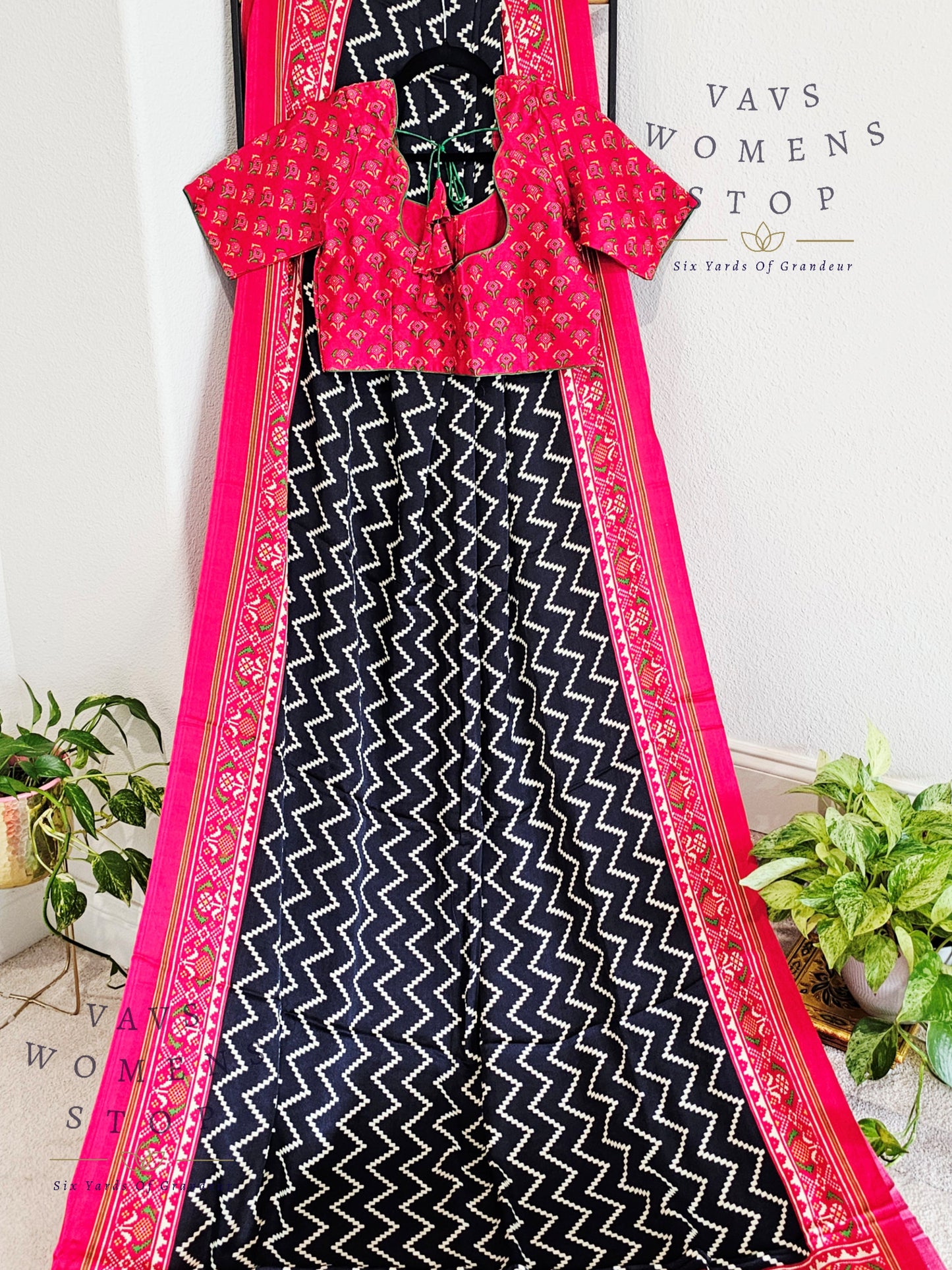 Pure Gaji Silk Patola Prints Saree - Blouse