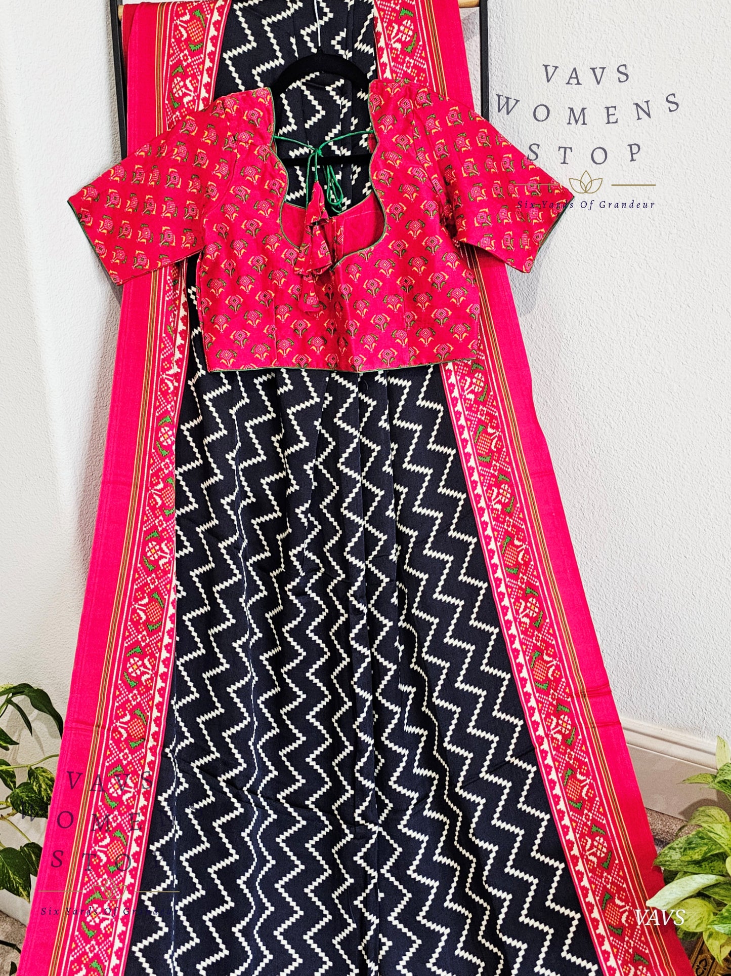 Pure Gaji Silk Patola Prints Saree - Blouse