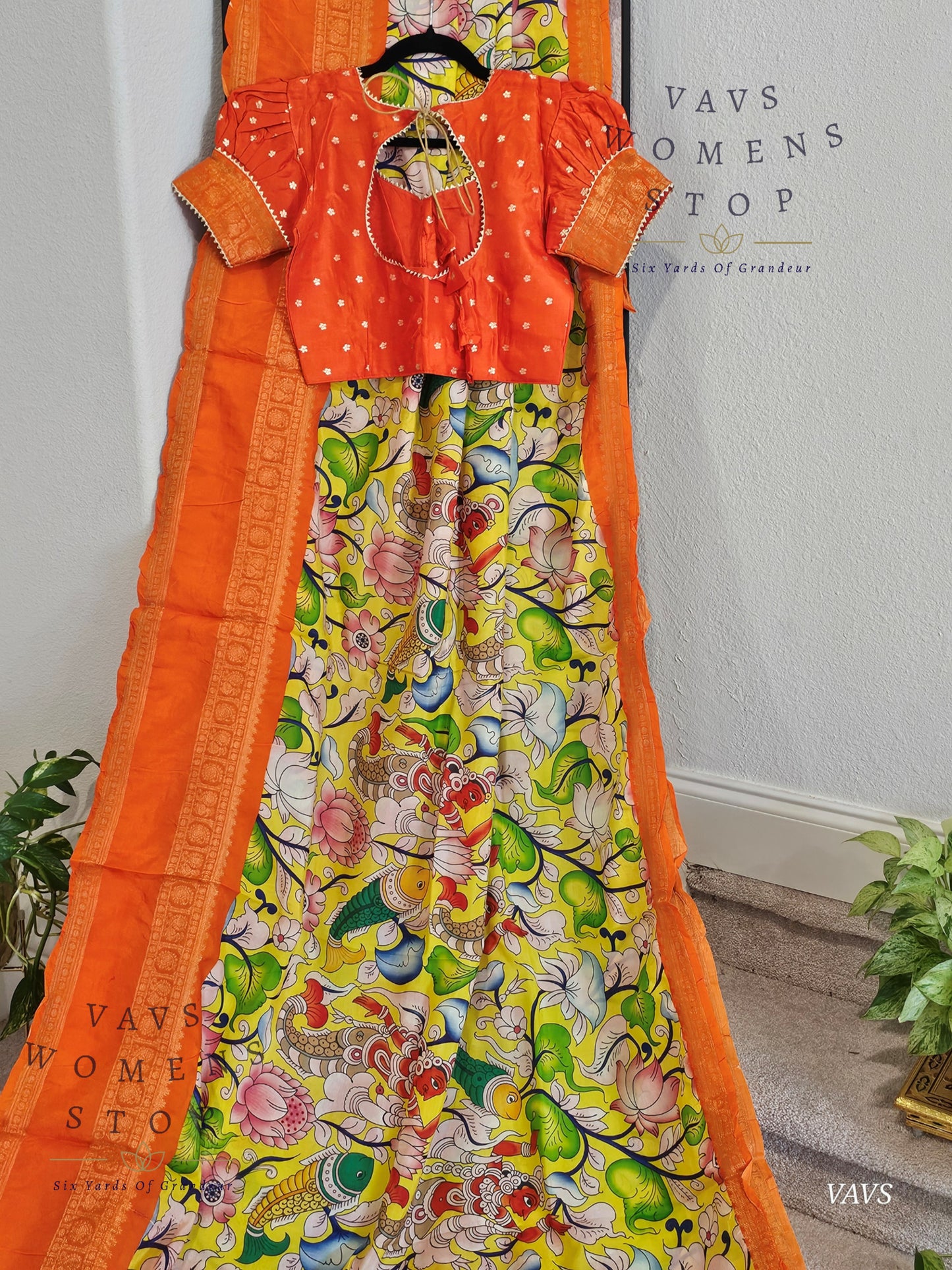 Elegant Yellow Mangalagiri Saree with Kalamkari Print & Orange Gap Border – Puff Sleeves Blouse – Ready to Ship