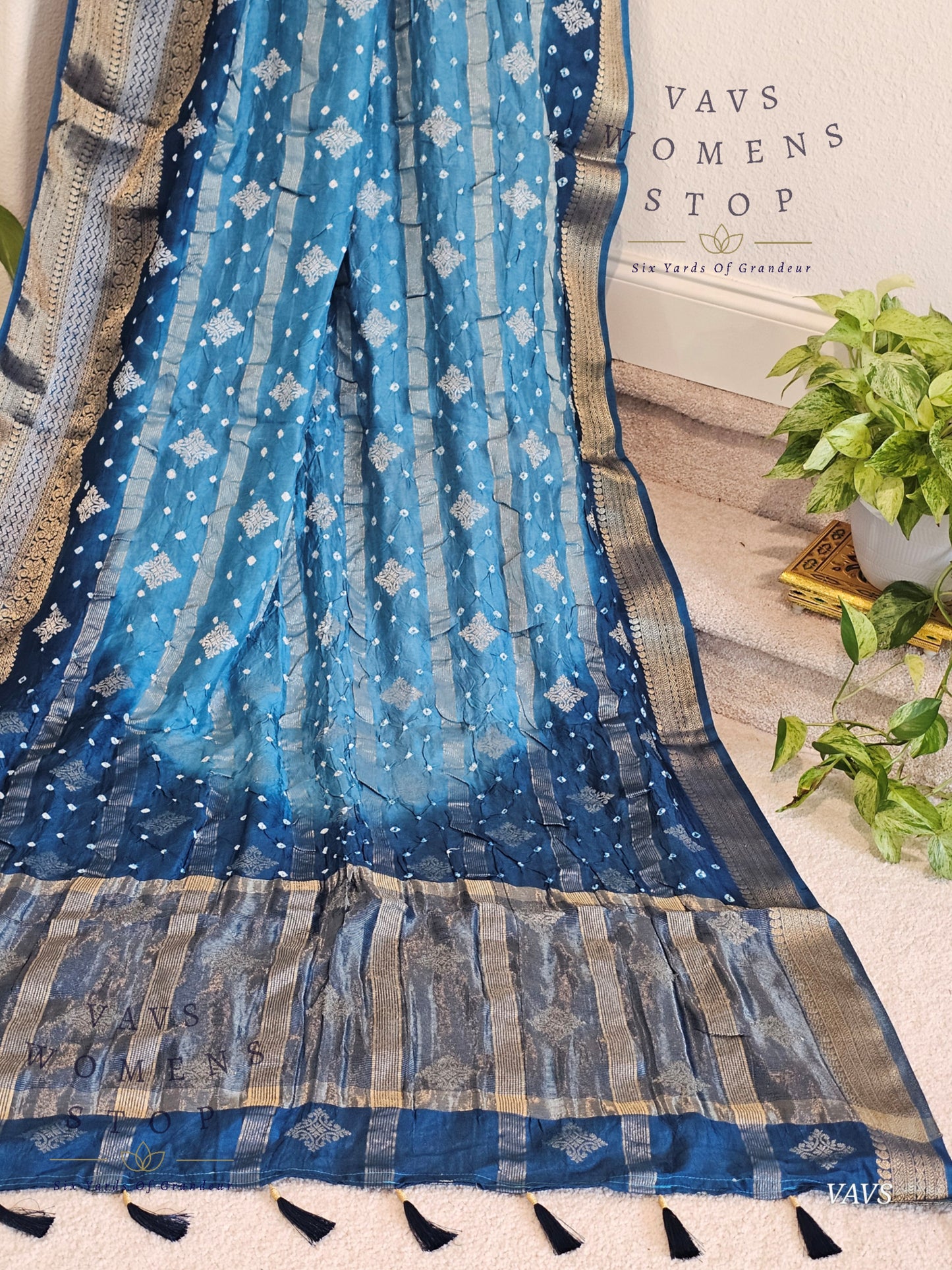 Soft Dupion Benarasi Firozi Blue Shade Hand Knot Bhandini Stripes Design er Saree – Blouse