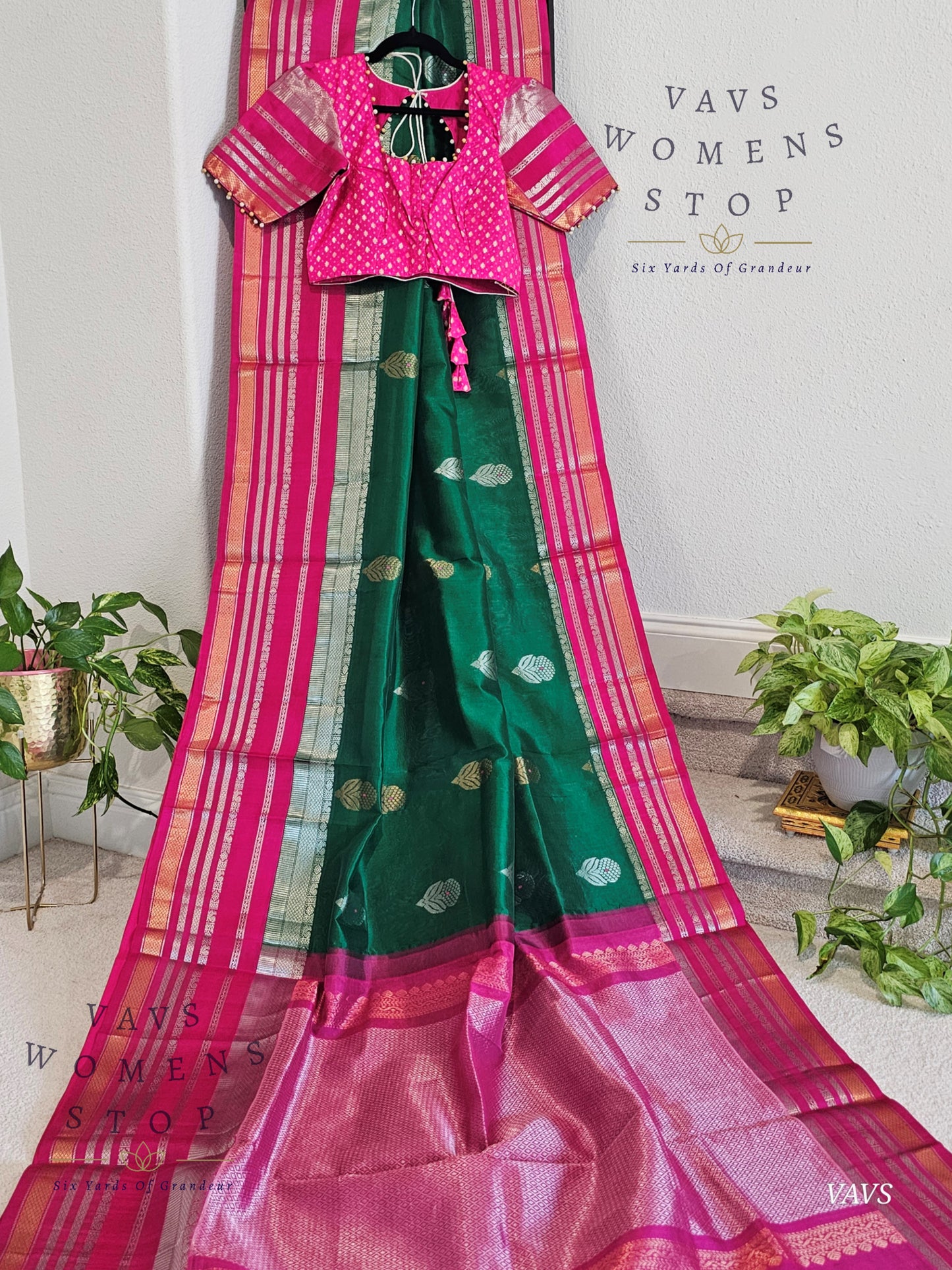 Pure Gadwal Silk Cotton Handloom Traditional Lines Border Pattern Saree with Benarasi Blouse – Traditional Wedding & Festive Wear