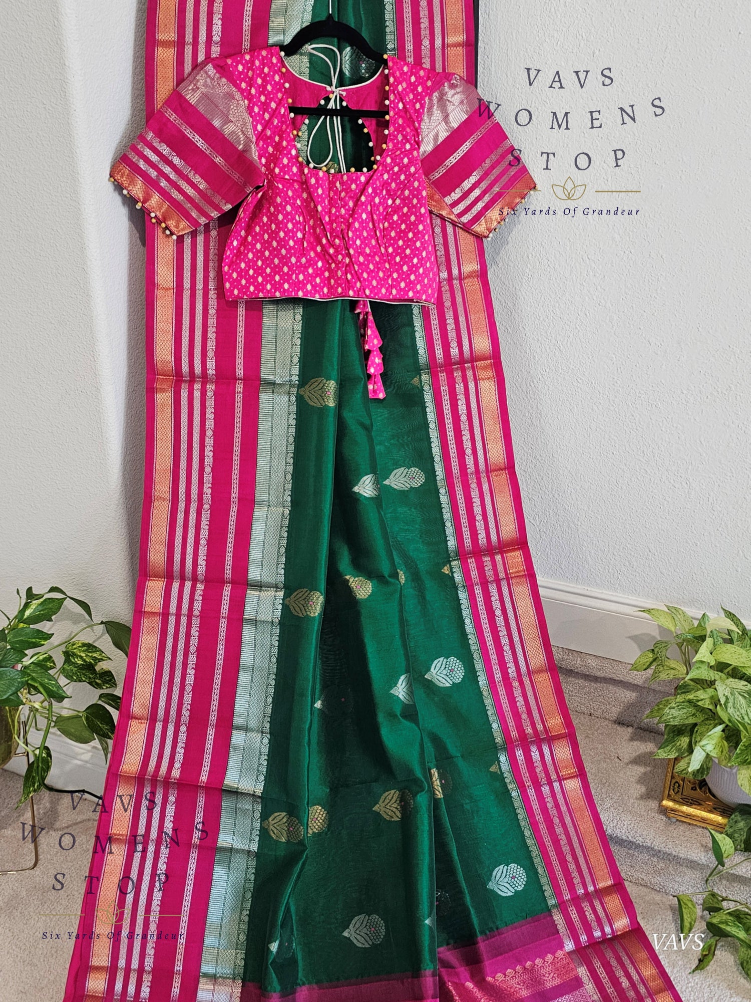 Pure Gadwal Silk Cotton Handloom Traditional Lines Border Pattern Saree with Benarasi Blouse – Traditional Wedding & Festive Wear