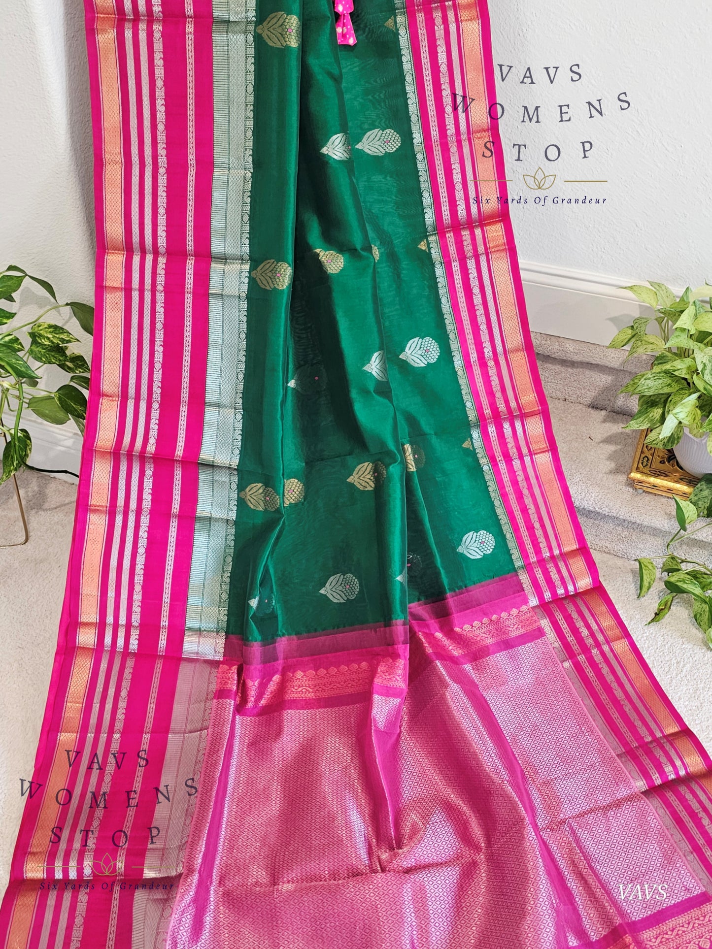 Pure Gadwal Silk Cotton Handloom Traditional Lines Border Pattern Saree with Benarasi Blouse – Traditional Wedding & Festive Wear