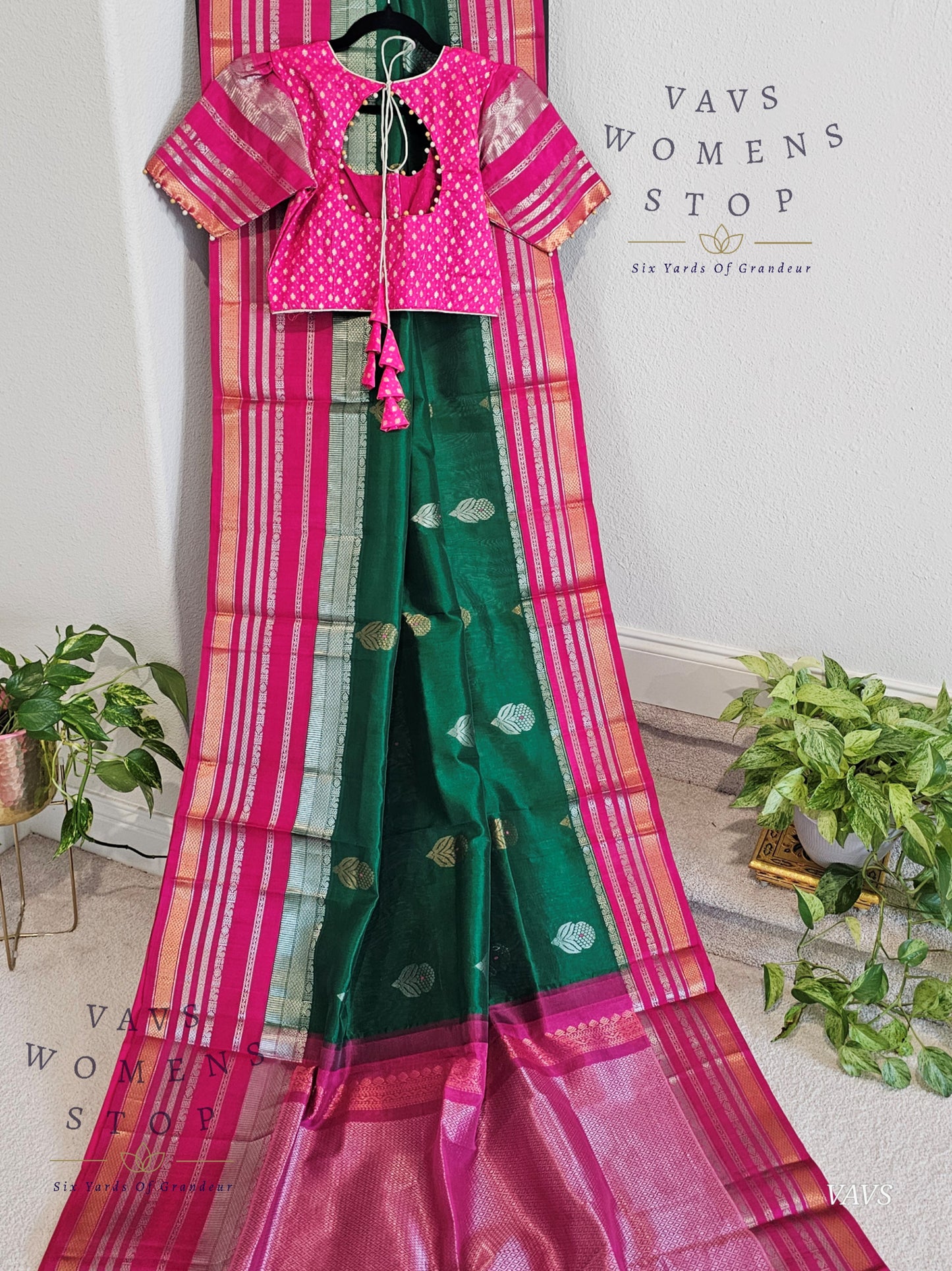 Pure Gadwal Silk Cotton Handloom Traditional Lines Border Pattern Saree with Benarasi Blouse – Traditional Wedding & Festive Wear