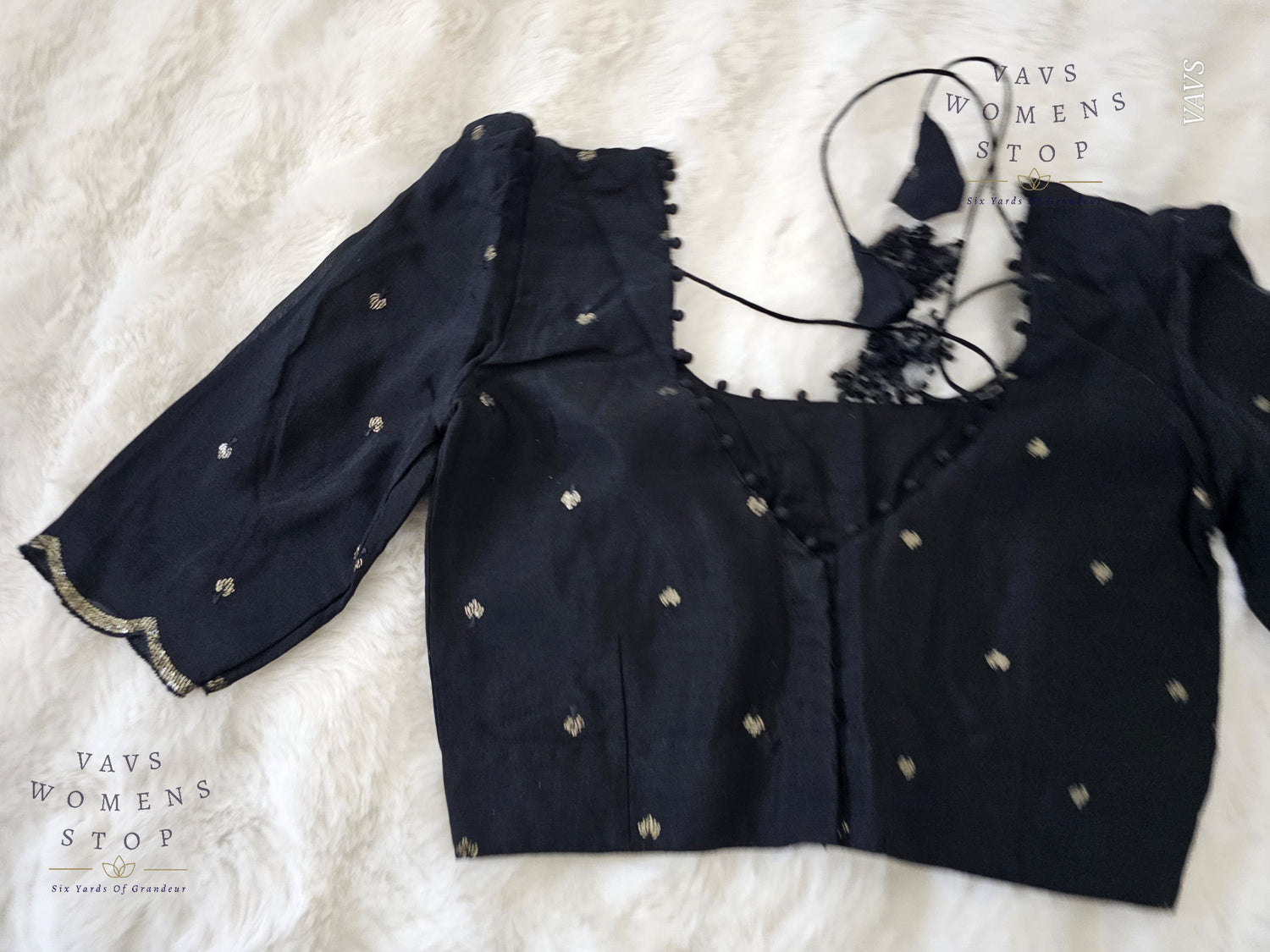 Black Chinon Chiffon Blouse Size 34 Extends to 40. VAVS Womens Stop
The blouse comes in size 34 with generous inner margins extending up to size 40 for easy adjustments. Alterations to&nbsp;size 32 can be arranged upon request. Designed with a back opening, elbow-length sleeves, and no padding, it ensures both style and comfort for long hours of wear.
