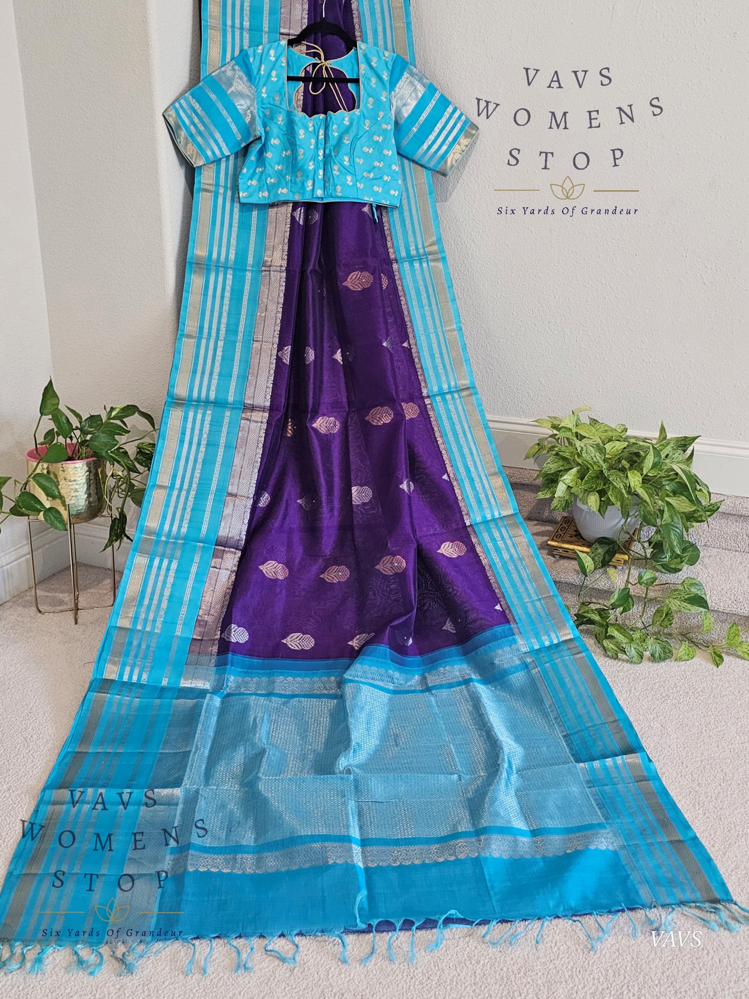 Pure Gadwal Silk Cotton Handloom Traditional Lines Border Pattern Saree with Benarasi Blouse – Traditional Wedding & Festive Wear