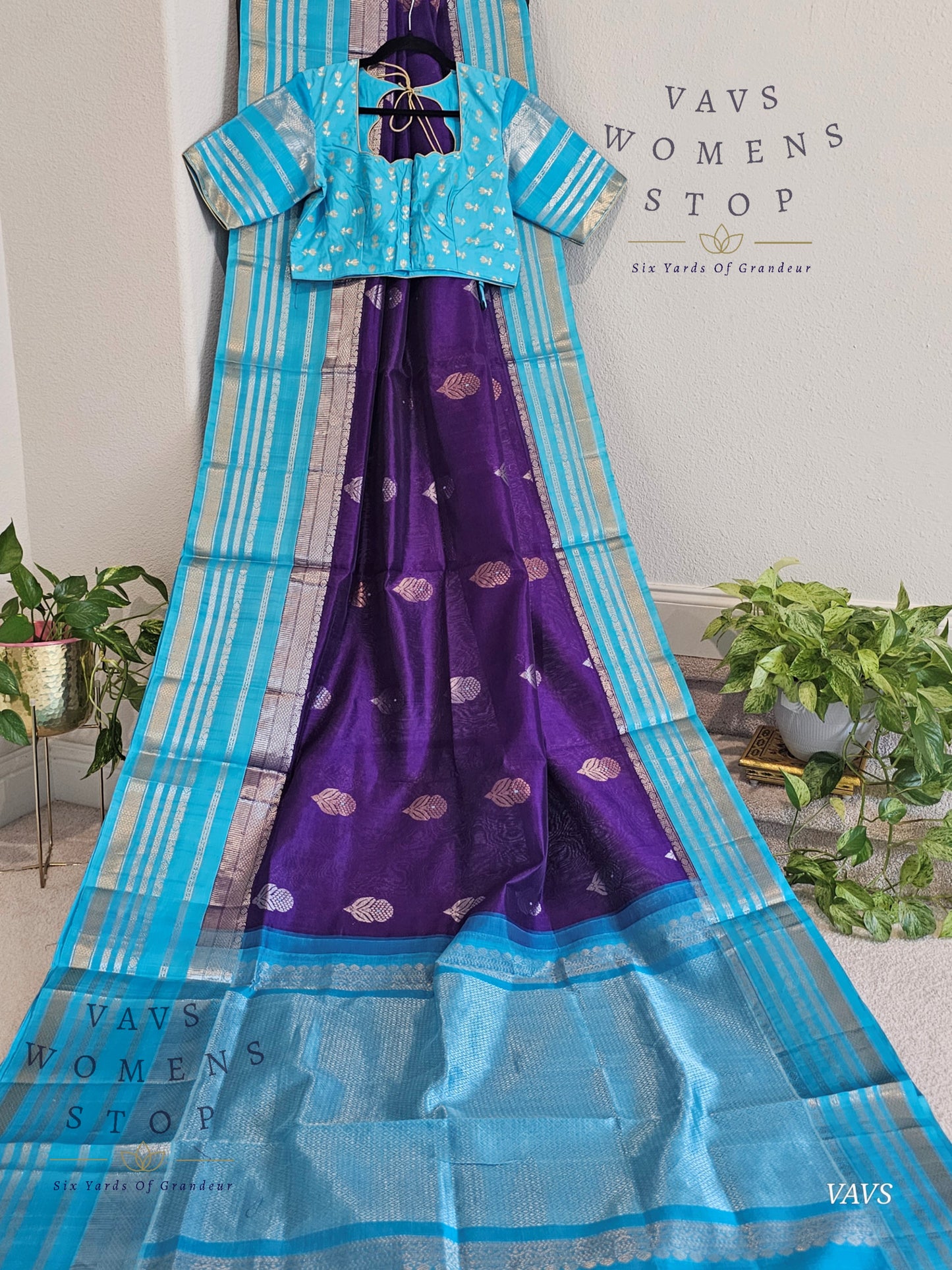 Pure Gadwal Silk Cotton Handloom Traditional Lines Border Pattern Saree with Benarasi Blouse – Traditional Wedding & Festive Wear