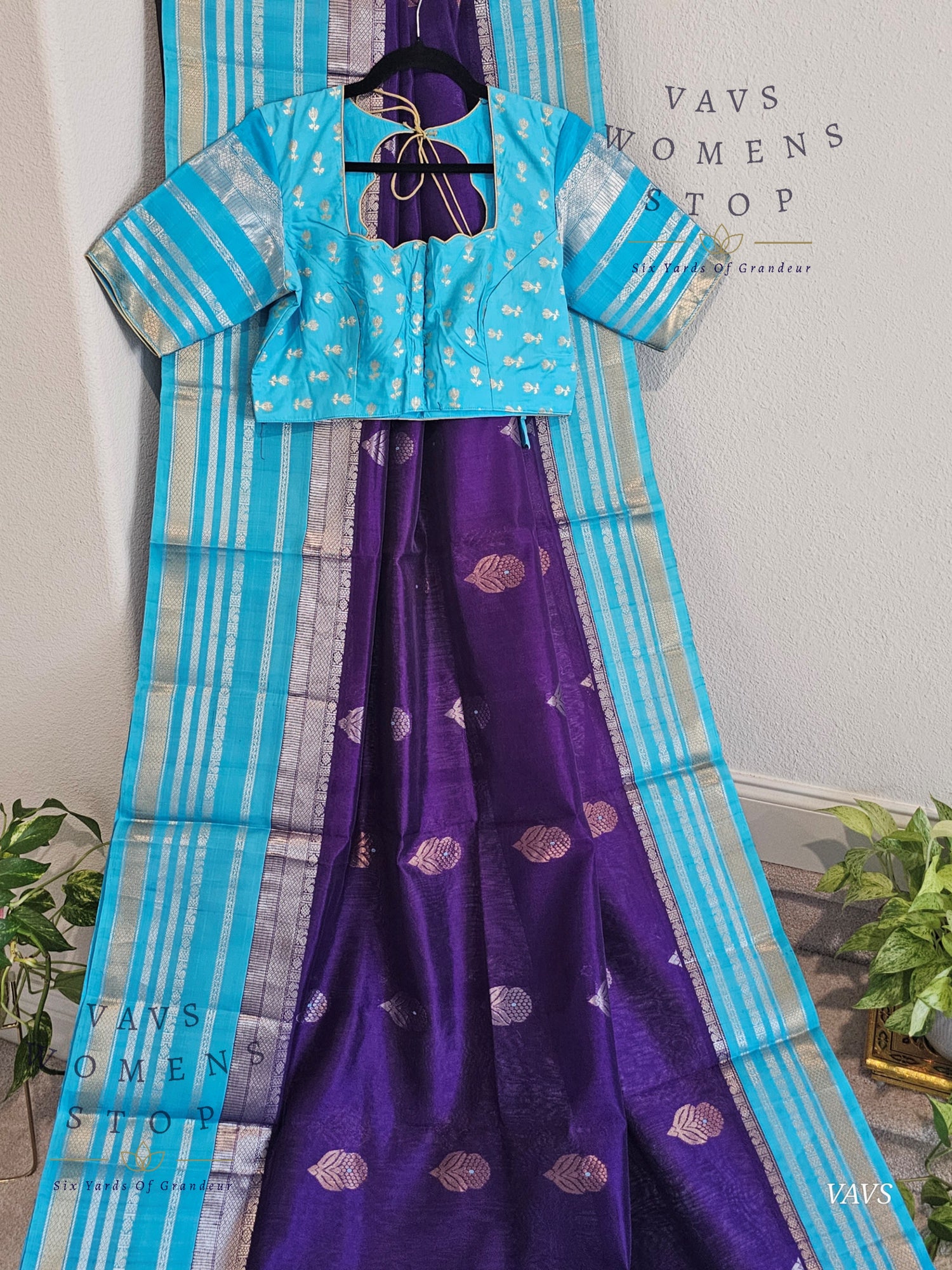 Pure Gadwal Silk Cotton Handloom Traditional Lines Border Pattern Saree with Benarasi Blouse – Traditional Wedding & Festive Wear
