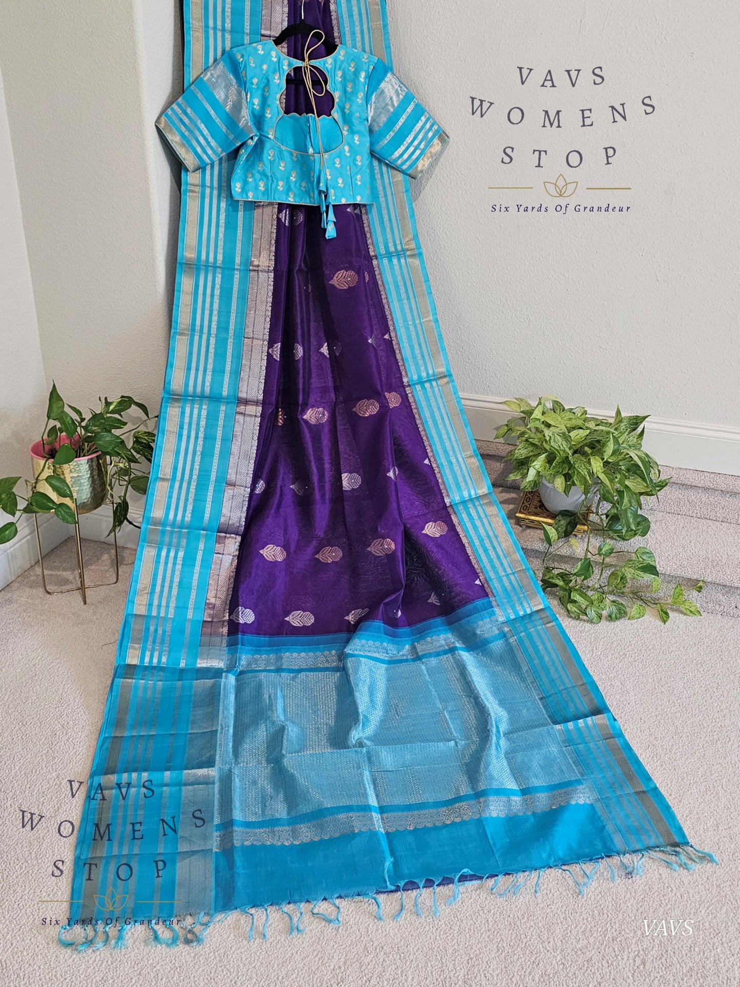 Pure Gadwal Silk Cotton Handloom Traditional Lines Border Pattern Saree with Benarasi Blouse – Traditional Wedding & Festive Wear
