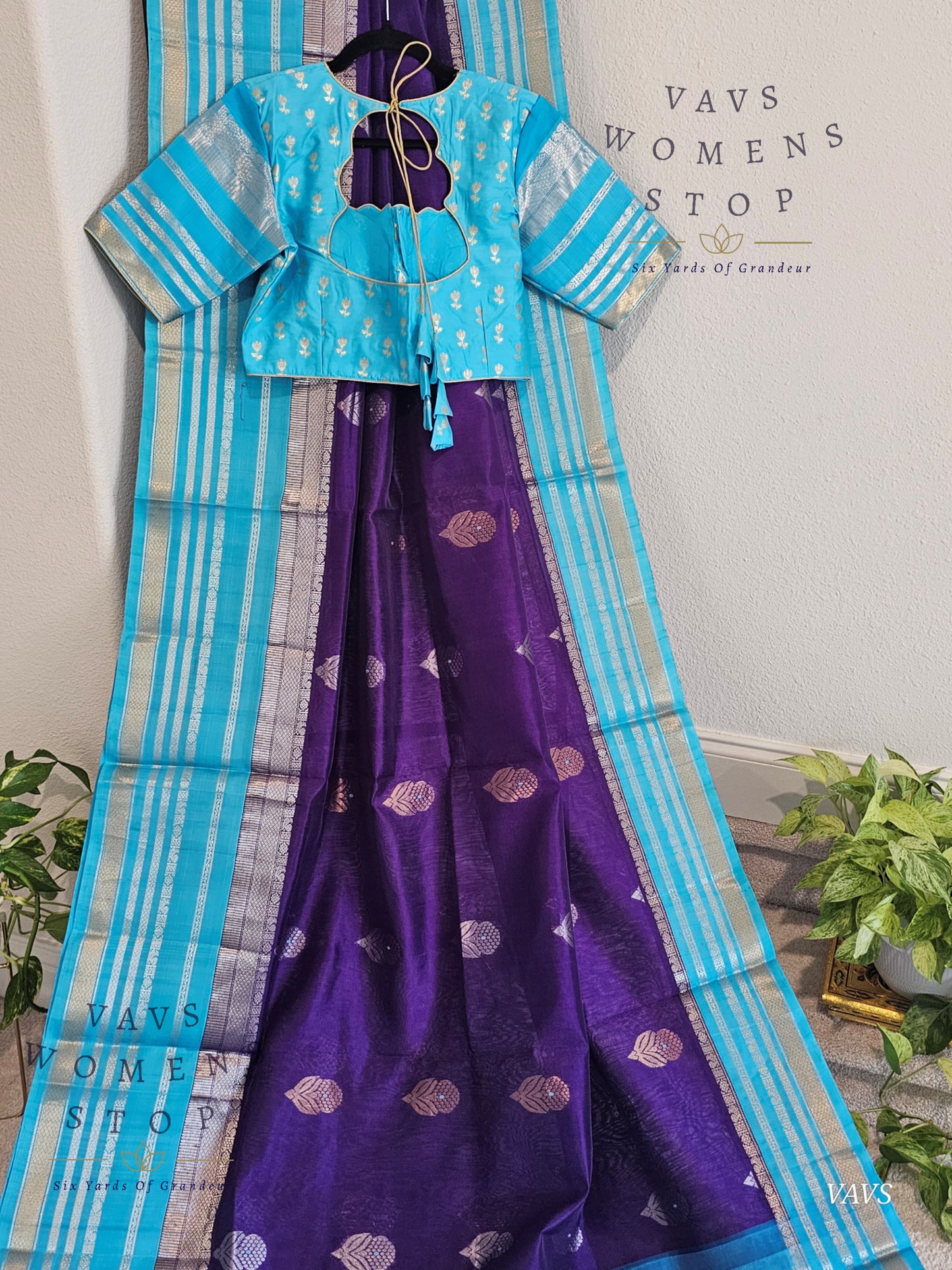 Pure Gadwal Silk Cotton Handloom Traditional Lines Border Pattern Saree with Benarasi Blouse – Traditional Wedding & Festive Wear