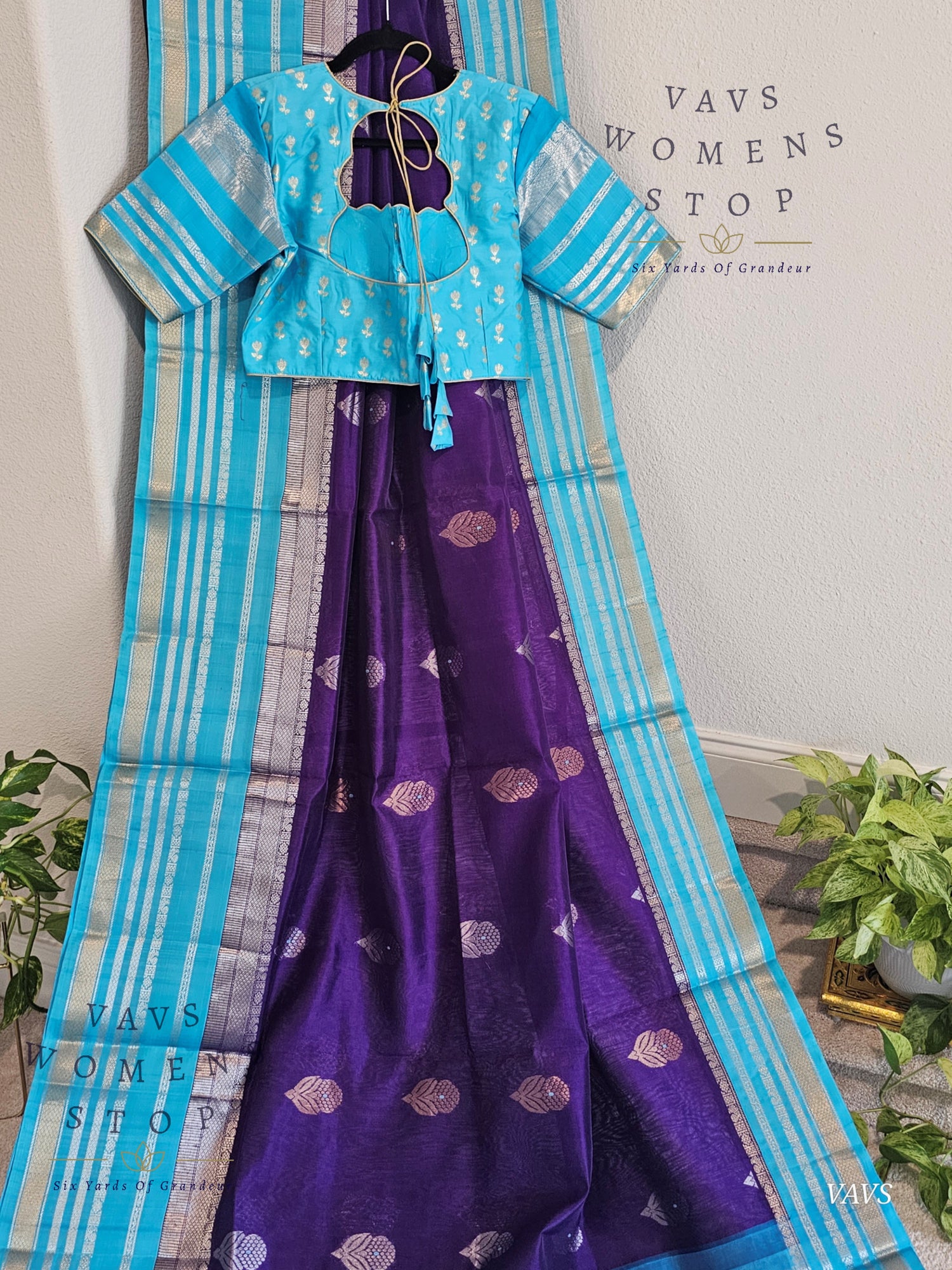 Pure Gadwal Silk Cotton Handloom Traditional Lines Border Pattern Saree with Benarasi Blouse – Traditional Wedding & Festive Wear