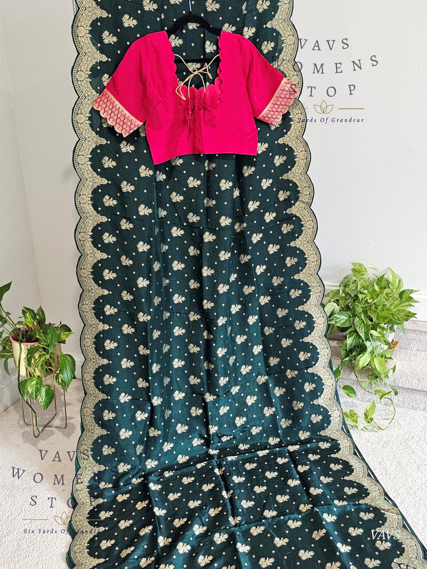 Scalloped Border All Over Butta Fancy Dola Silk Bottle Green Saree with Pink Blouse – Elegant Party & Festive Wear