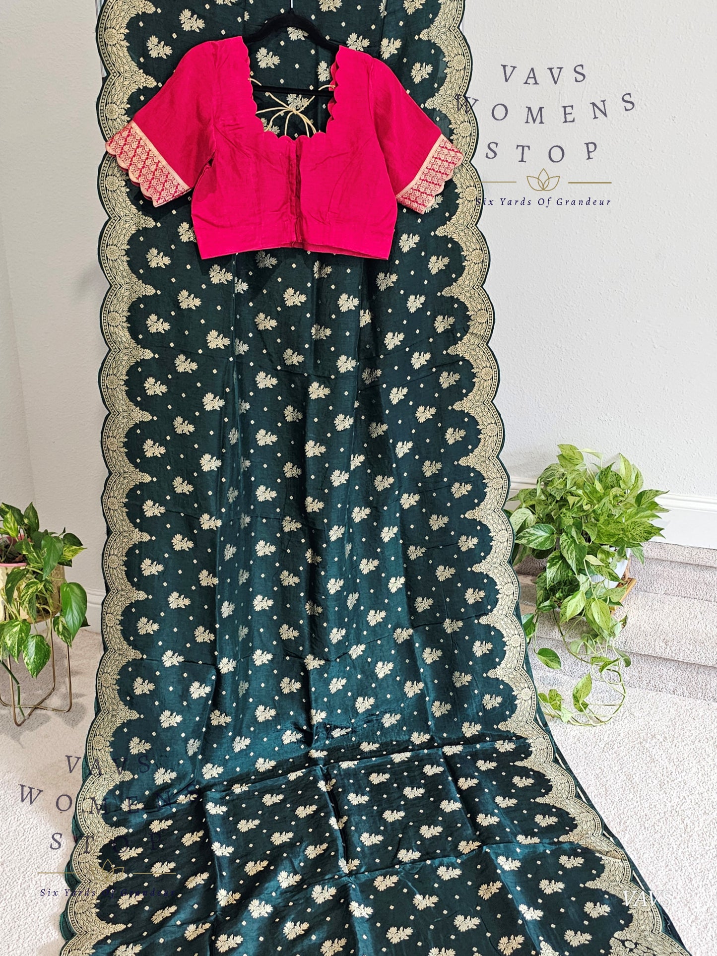 Scalloped Border All Over Butta Fancy Dola Silk Bottle Green Saree with Pink Blouse – Elegant Party & Festive Wear