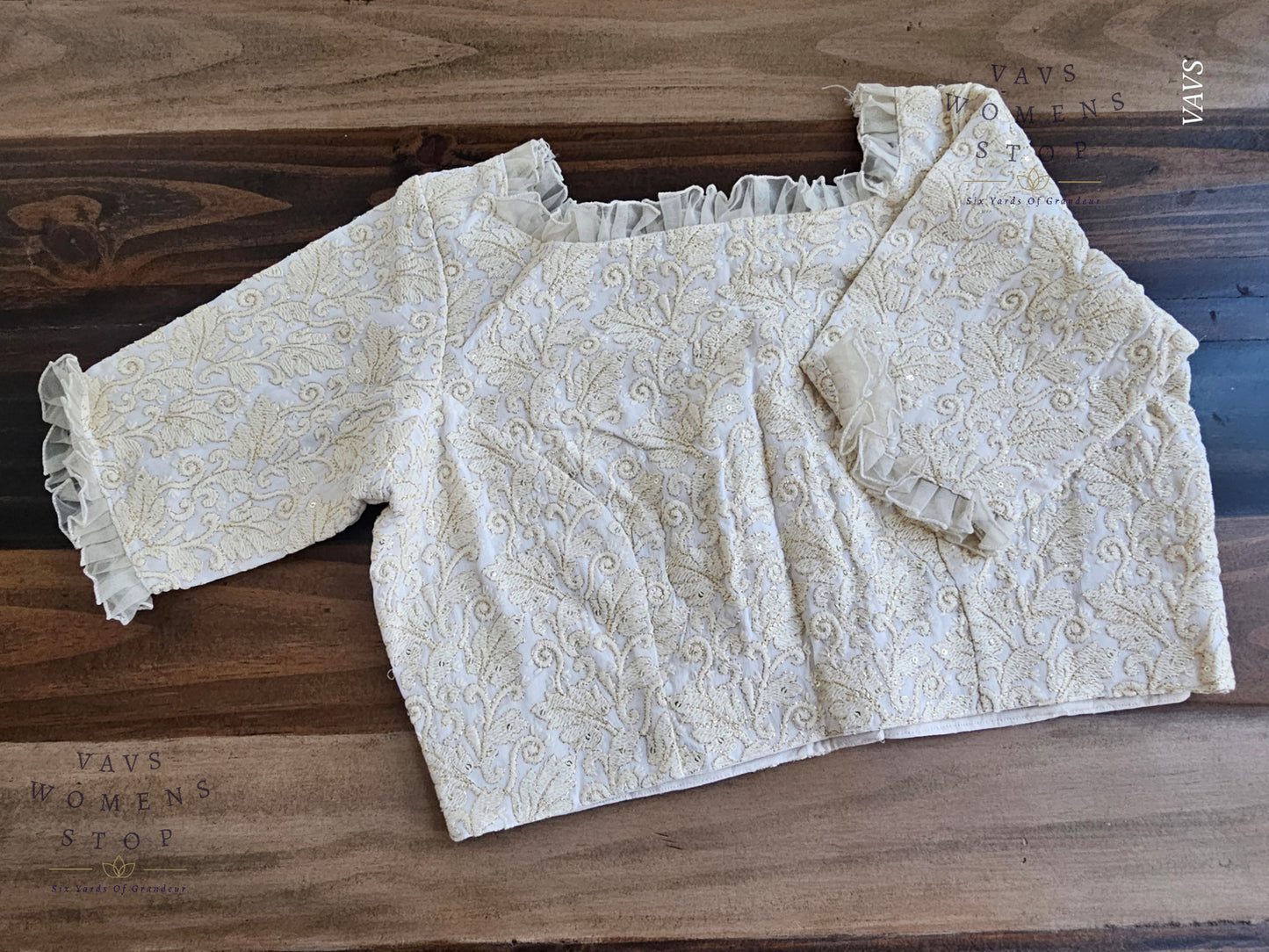 “Off-White Georgette Chikankari Tailored Saree Blouse – USA Ready to Ship”

“Designer Off-White Georgette Blouse with Chikankari Embroidery – Party & Wedding Wear USA”
