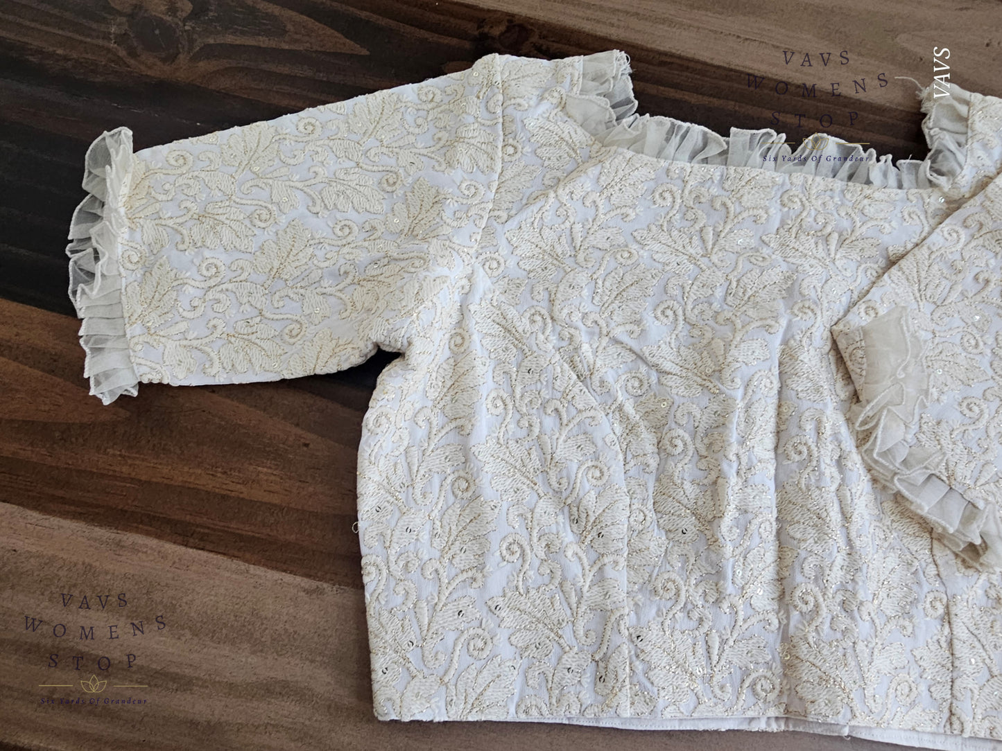 “Off-White Georgette Chikankari Tailored Saree Blouse – USA Ready to Ship”

“Designer Off-White Georgette Blouse with Chikankari Embroidery – Party & Wedding Wear USA”