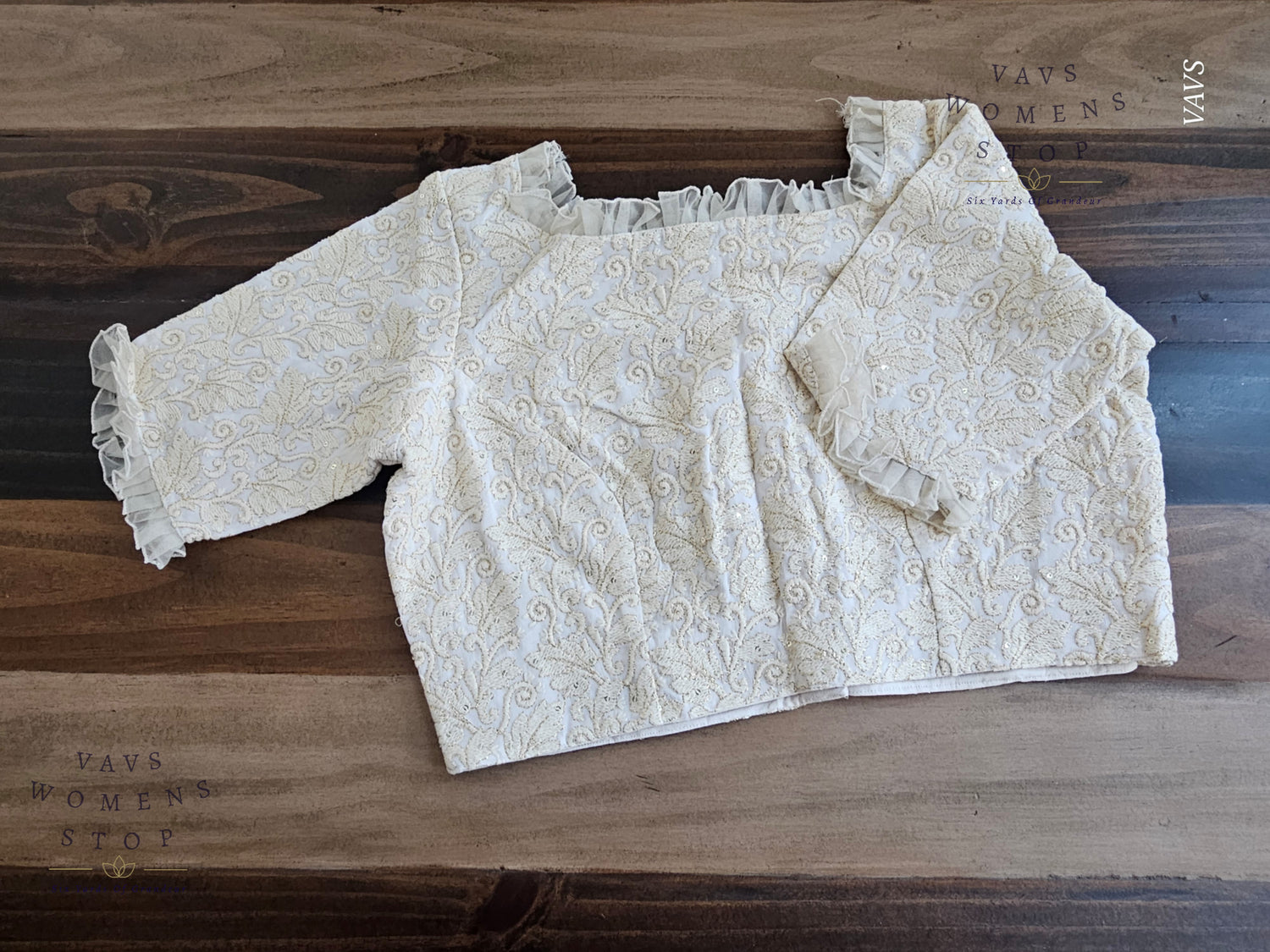 “Off-White Georgette Chikankari Tailored Saree Blouse – USA Ready to Ship”

“Designer Off-White Georgette Blouse with Chikankari Embroidery – Party & Wedding Wear USA”