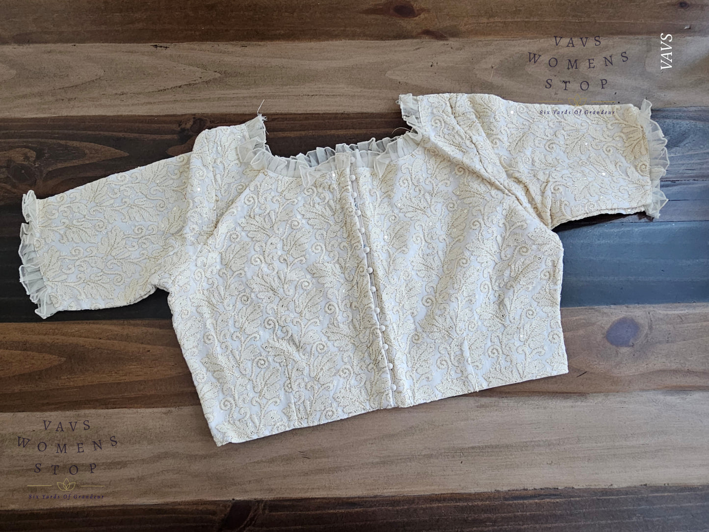 “Off-White Georgette Chikankari Tailored Saree Blouse – USA Ready to Ship”

“Designer Off-White Georgette Blouse with Chikankari Embroidery – Party & Wedding Wear USA”
