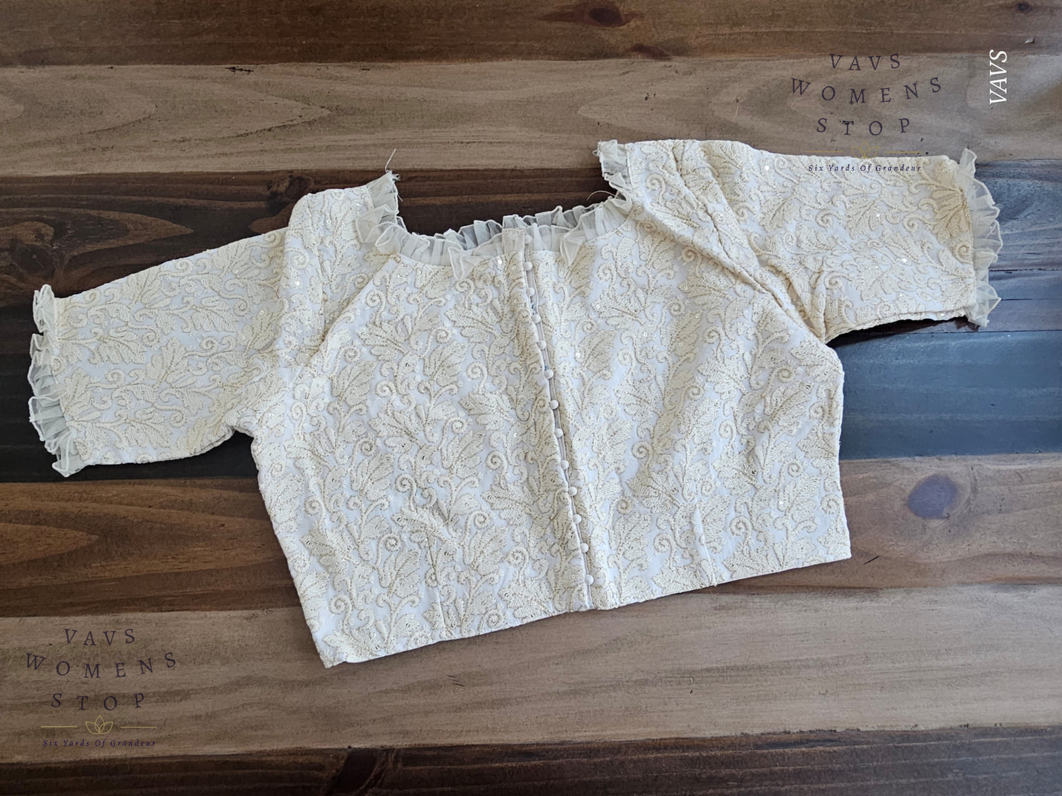 “Off-White Georgette Chikankari Tailored Saree Blouse – USA Ready to Ship”

“Designer Off-White Georgette Blouse with Chikankari Embroidery – Party & Wedding Wear USA”