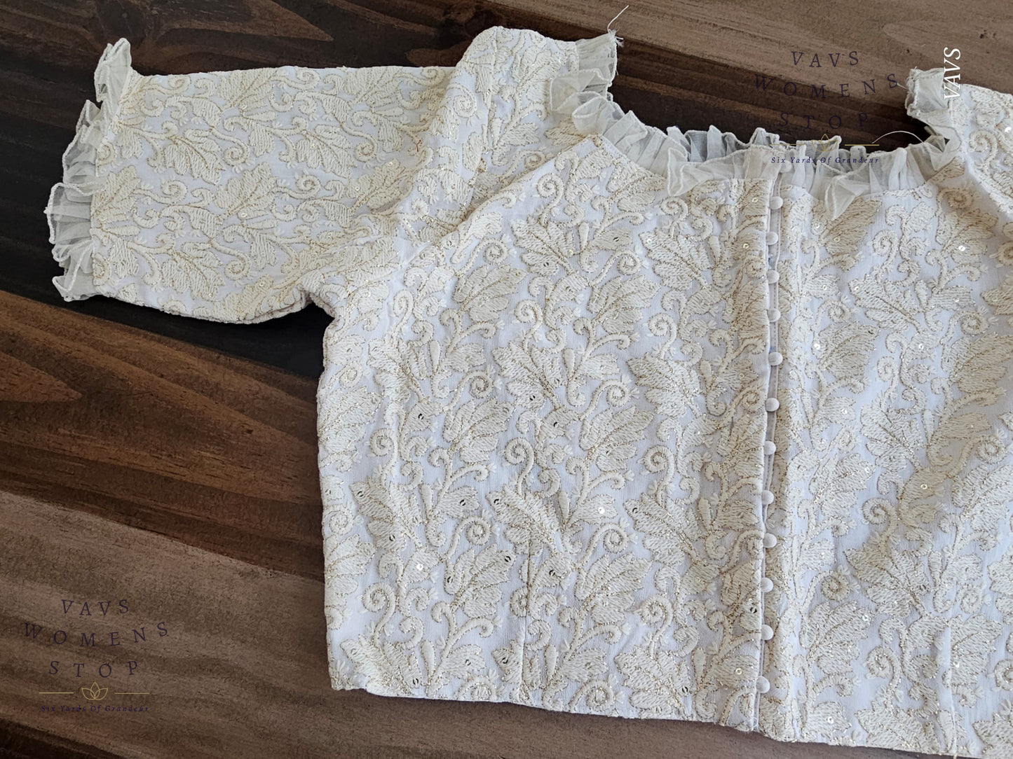 “Off-White Georgette Chikankari Tailored Saree Blouse – USA Ready to Ship”

“Designer Off-White Georgette Blouse with Chikankari Embroidery – Party & Wedding Wear USA”