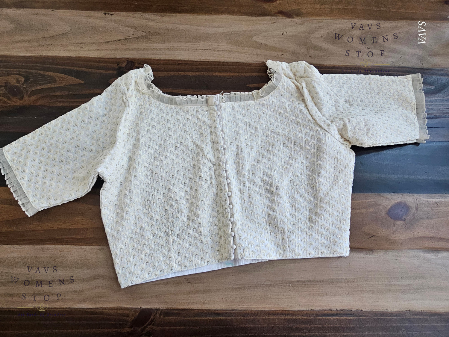 “Off-White Georgette Chikankari Tailored Saree Blouse – USA Ready to Ship”

“Designer Off-White Georgette Blouse with Chikankari Embroidery – Party & Wedding Wear USA”