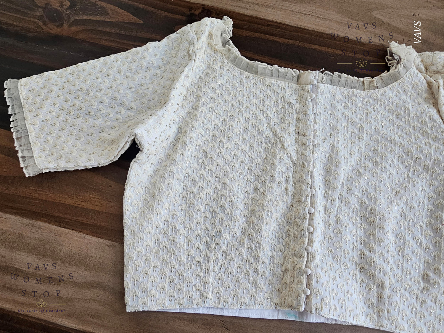 “Off-White Georgette Chikankari Tailored Saree Blouse – USA Ready to Ship”

“Designer Off-White Georgette Blouse with Chikankari Embroidery – Party & Wedding Wear USA”