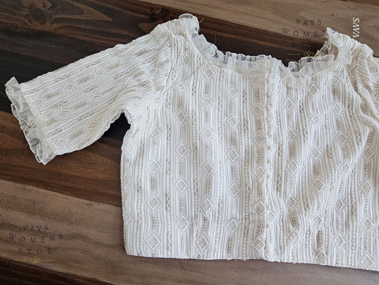 “Off-White Georgette Chikankari Tailored Saree Blouse – USA Ready to Ship”

“Designer Off-White Georgette Blouse with Chikankari Embroidery – Party & Wedding Wear USA”