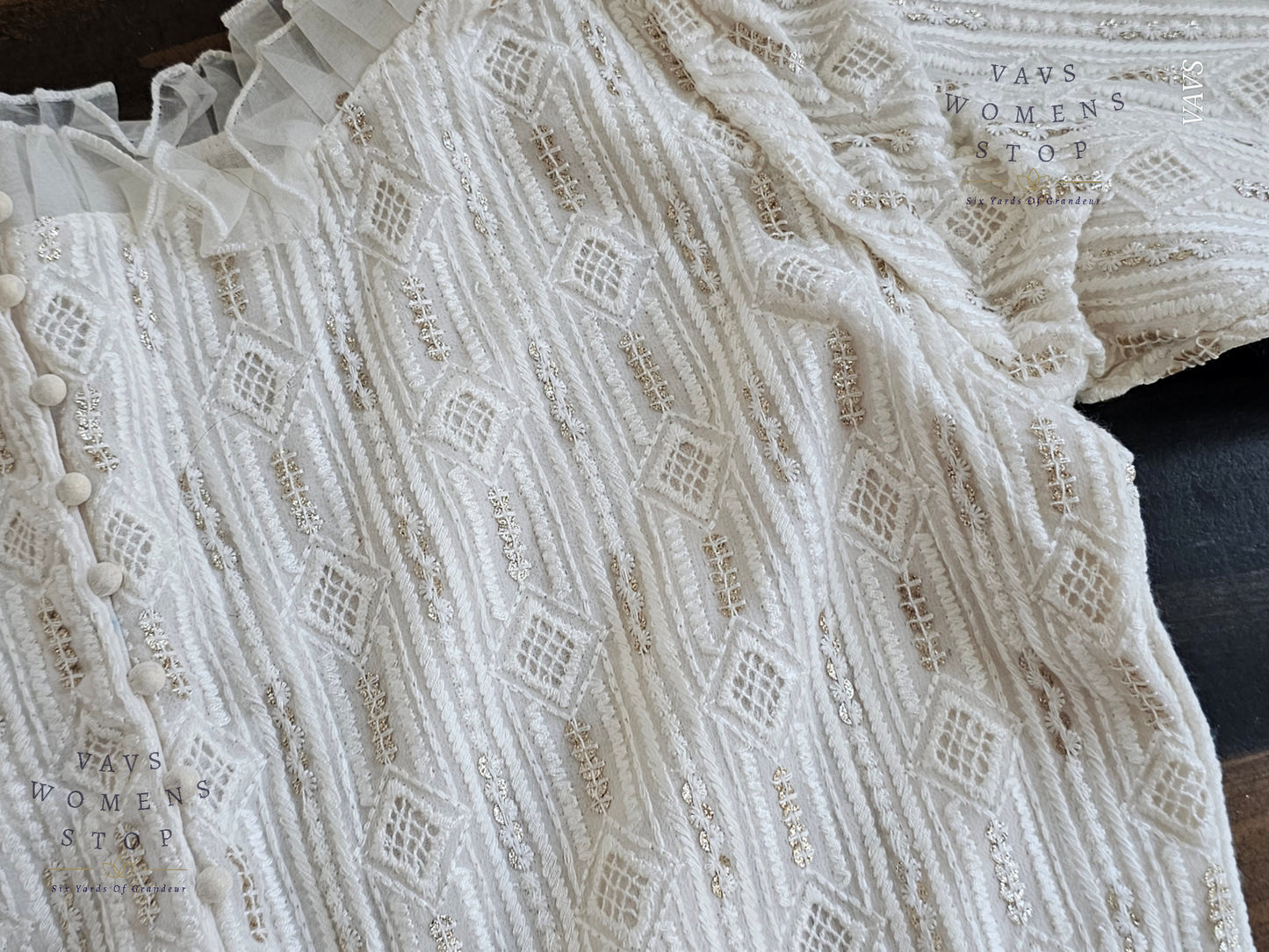 “Off-White Georgette Chikankari Tailored Saree Blouse – USA Ready to Ship”

“Designer Off-White Georgette Blouse with Chikankari Embroidery – Party & Wedding Wear USA”
