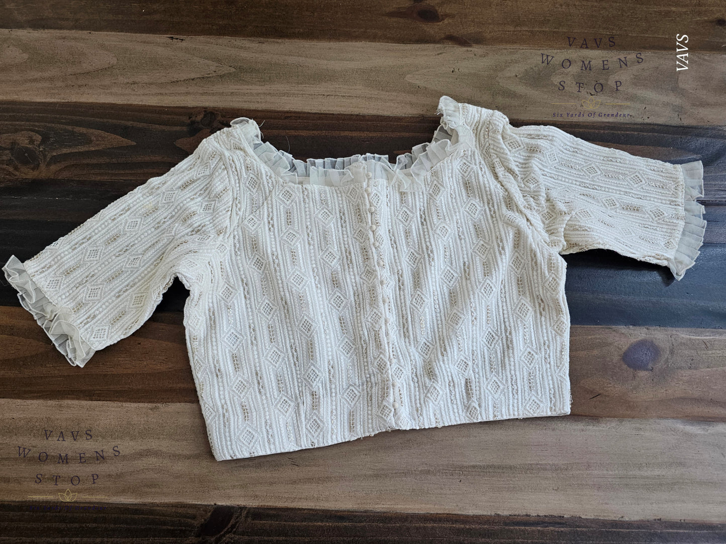 “Off-White Georgette Chikankari Tailored Saree Blouse – USA Ready to Ship”

“Designer Off-White Georgette Blouse with Chikankari Embroidery – Party & Wedding Wear USA”