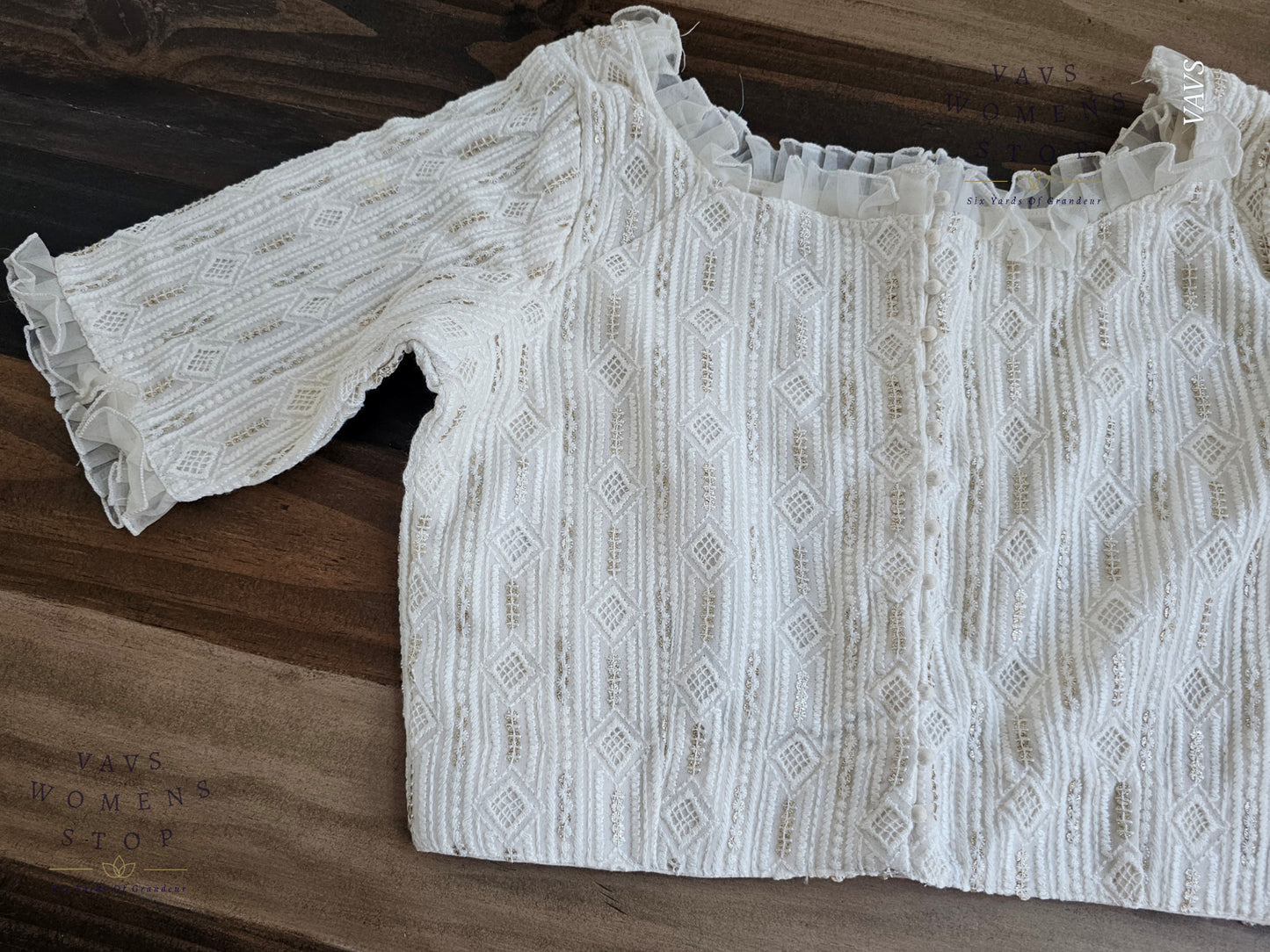 “Off-White Georgette Chikankari Tailored Saree Blouse – USA Ready to Ship”

“Designer Off-White Georgette Blouse with Chikankari Embroidery – Party & Wedding Wear USA”