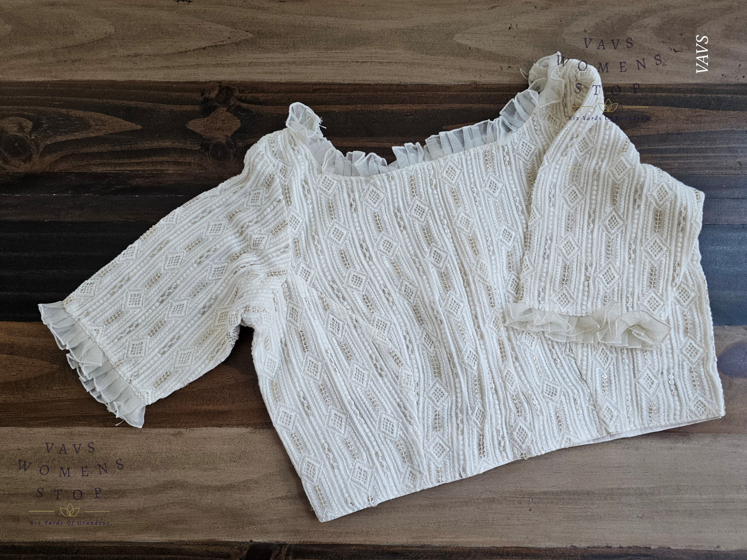 “Off-White Georgette Chikankari Tailored Saree Blouse – USA Ready to Ship”

“Designer Off-White Georgette Blouse with Chikankari Embroidery – Party & Wedding Wear USA”
