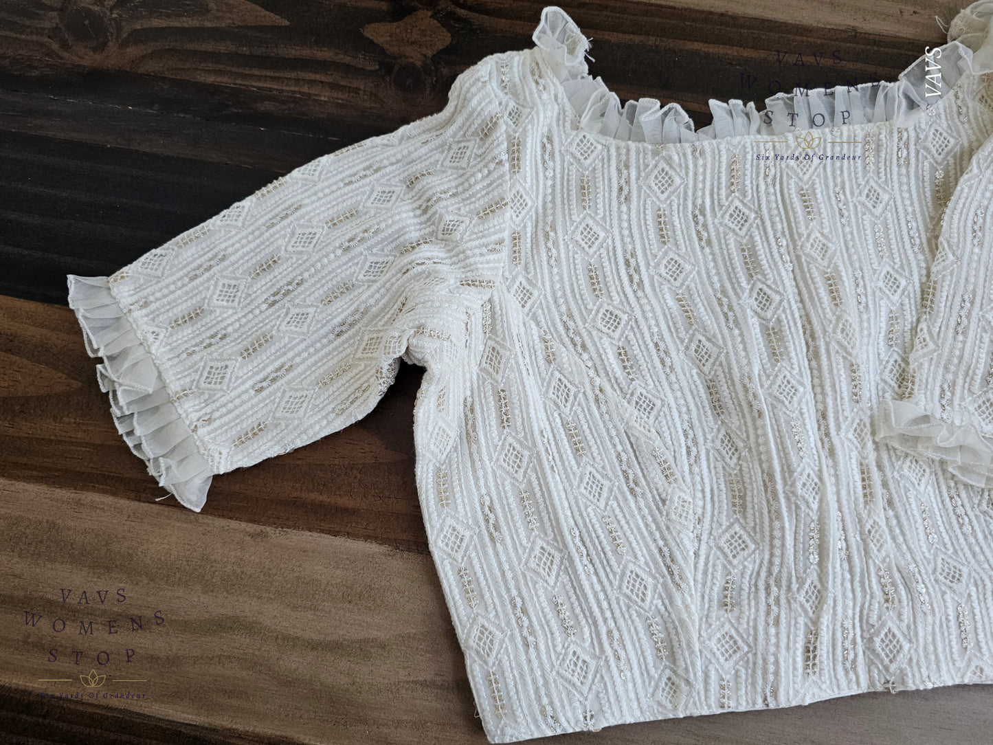 “Off-White Georgette Chikankari Tailored Saree Blouse – USA Ready to Ship”

“Designer Off-White Georgette Blouse with Chikankari Embroidery – Party & Wedding Wear USA”