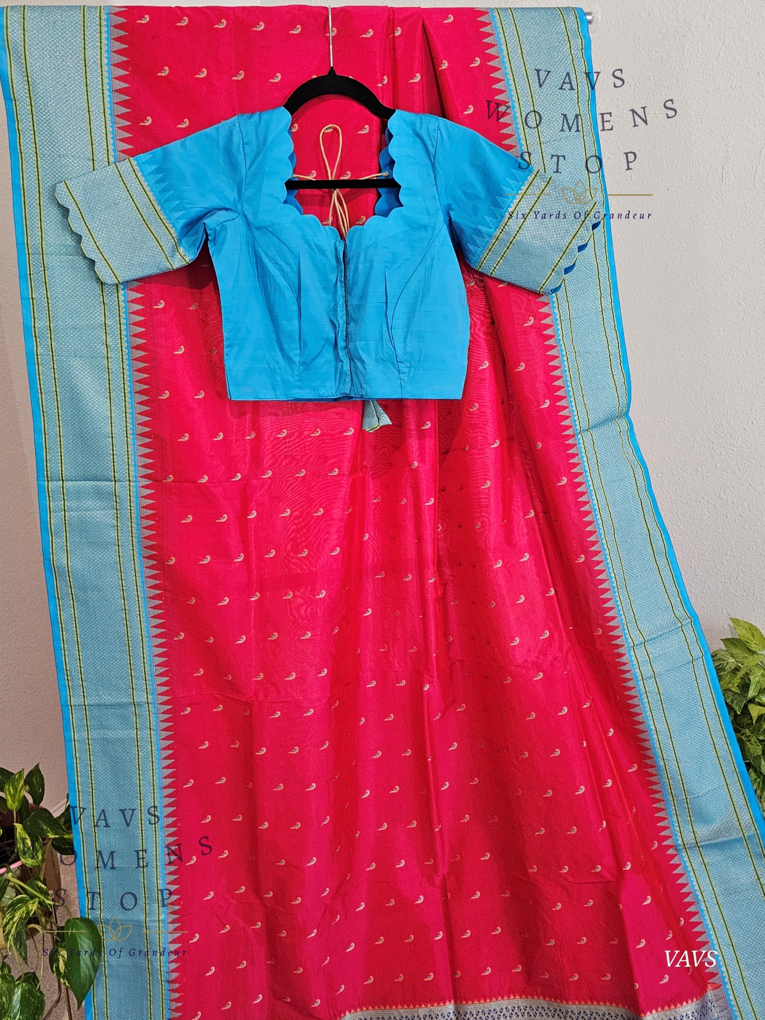 Semi Gadwal Paithani Border and Muniya Butta Silk Saree - Blouse