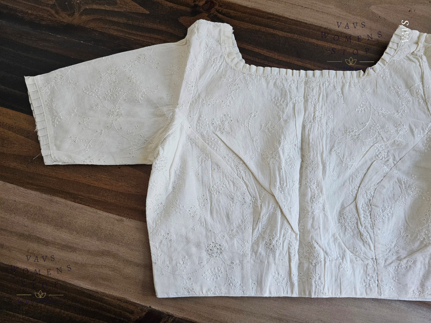 Off-White Chikankari Cotton Blouse – Tailored designer saree blouse perfect for festive, party, and wedding occasions. Ships across USA.”