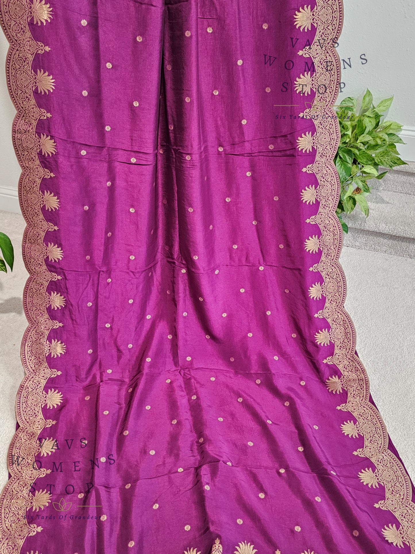 Munga Benarasi Crepesilk Scalloped Border Saree - Blouse
