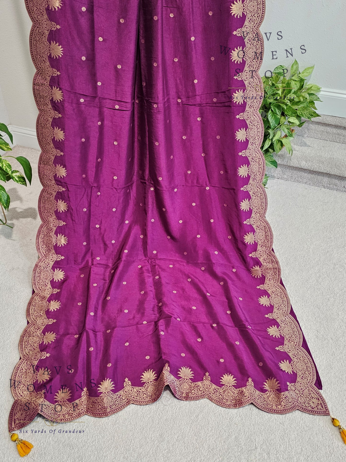 Munga Benarasi Crepesilk Scalloped Border Saree - Blouse