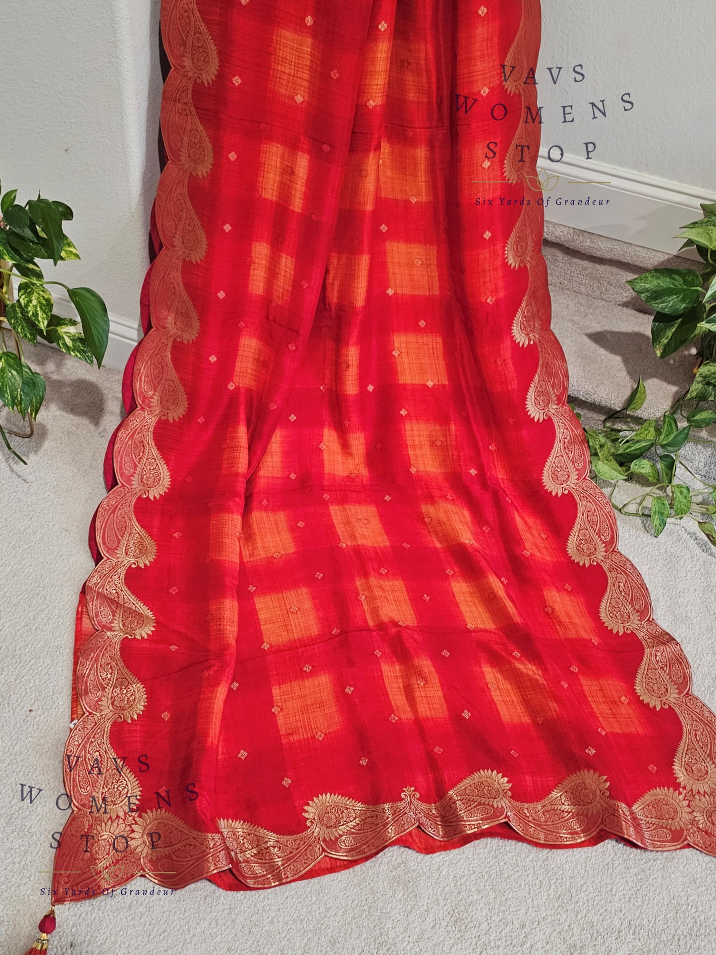 Munga Benarasi Crepesilk Scalloped Border Saree - Blouse