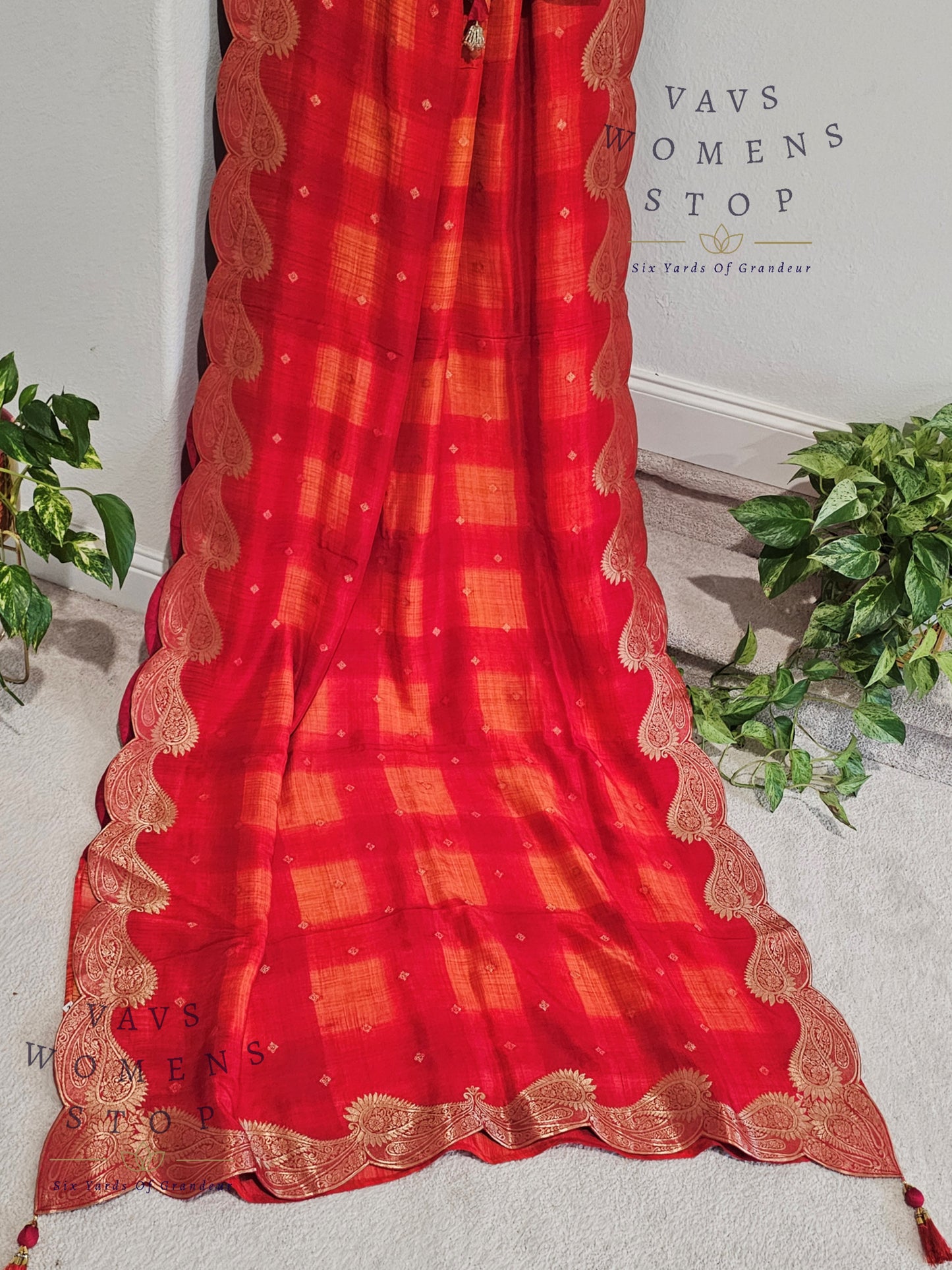 Munga Benarasi Crepesilk Scalloped Border Saree - Blouse