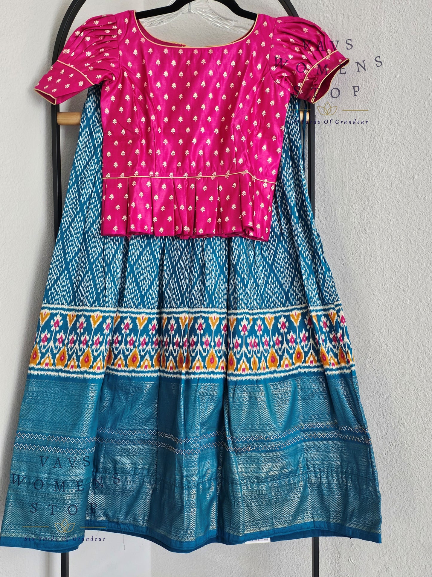 Munga Benarasi Silk Lehenga Blouse