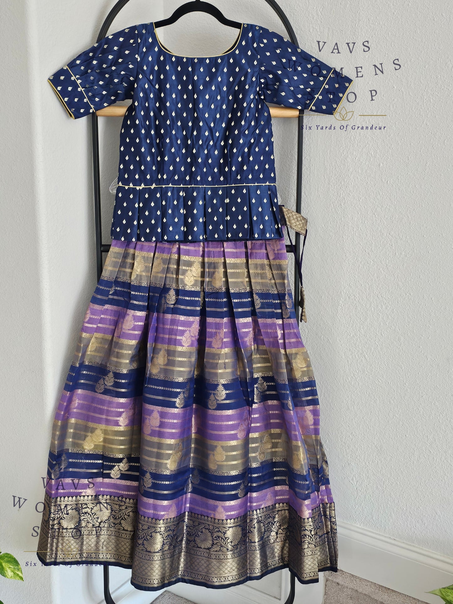 Chiniya Benarasi Langa Blouse/ Pattu Pavadai set