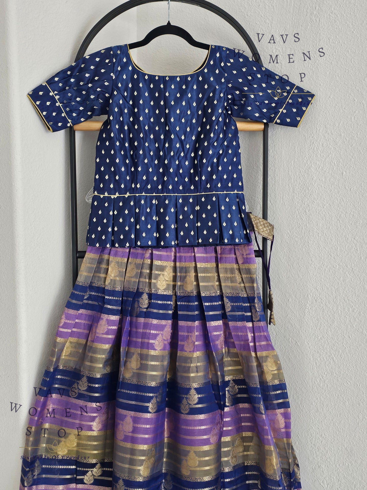 Chiniya Benarasi Langa Blouse/ Pattu Pavadai set