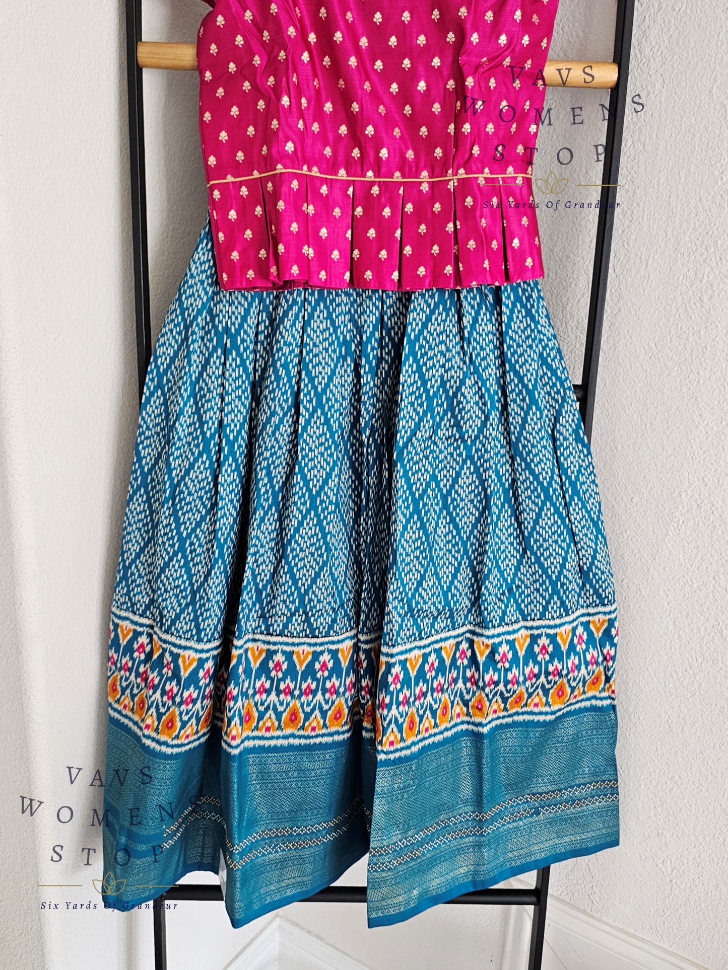Munga Benarasi Silk Lehenga Blouse